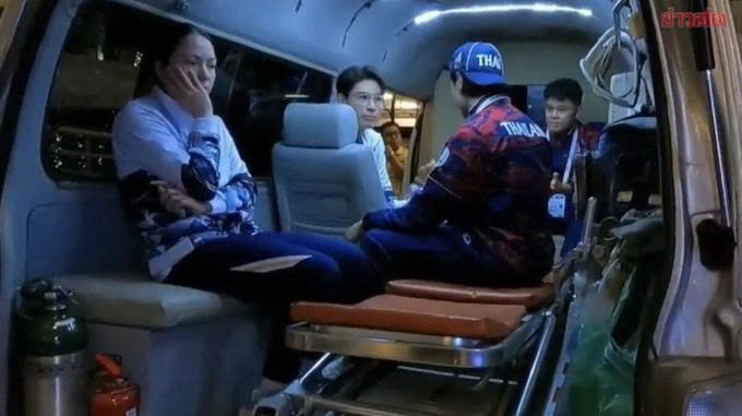 អត្តពលិកថៃចំនួនប្រាំបីនាក់ដែលចូលរួមក្នុងព្រឹត្តិការណ៍ស៊ីហ្គេមលើកទី ៣៣ ត្រូវបានបញ្ជូនទៅមន្ទីរពេទ្យដោយសារតែពុលអាហារ - រូបថតទី ១។ 8 vận động viên Thái Lan dự SEA Games 33 nhập viện vì ngộ độc thực phẩm- Ảnh 1.