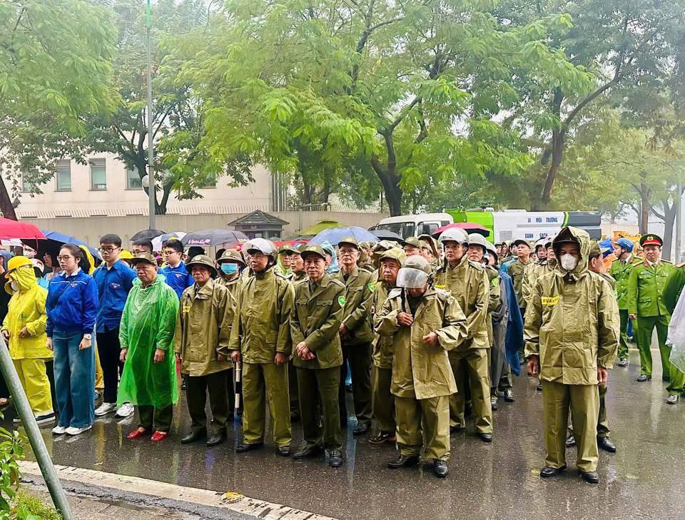 Hà Nội: Đồng loạt ra quân xử lý vi phạm trật tự đô thị- Ảnh 1. Hà Nội: Đồng loạt ra quân xử lý vi phạm trật tự đô thị- Ảnh 1.