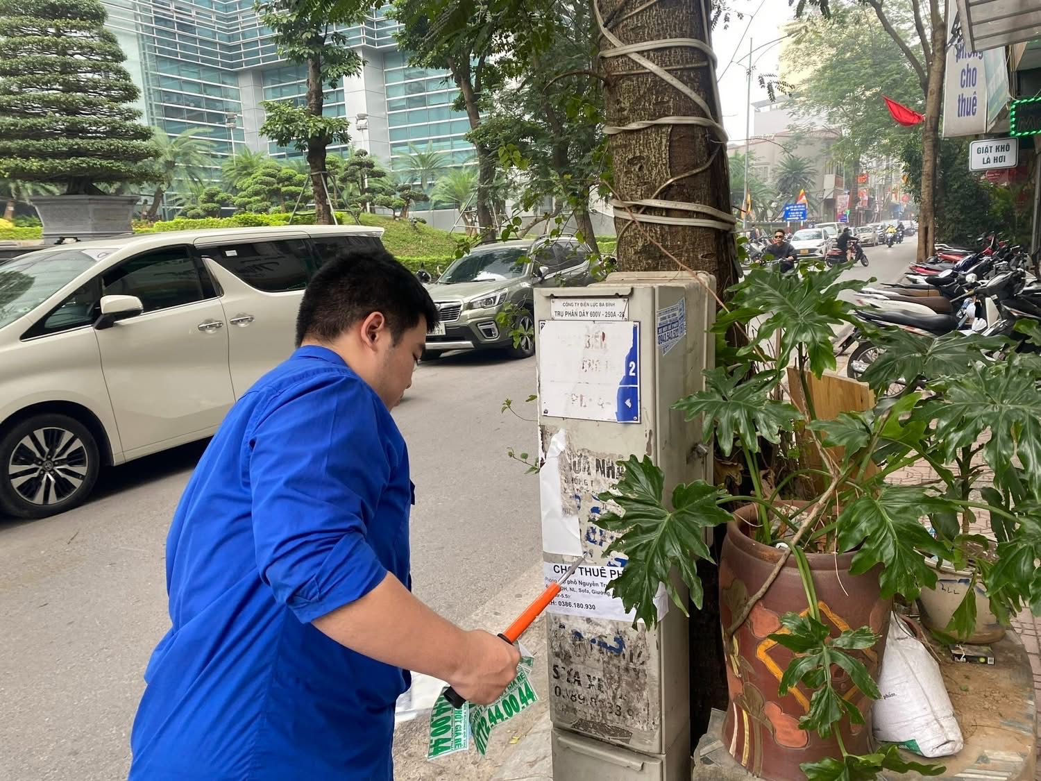 Hà Nội: Đồng loạt ra quân xử lý vi phạm trật tự đô thị- Ảnh 16. Hà Nội: Đồng loạt ra quân xử lý vi phạm trật tự đô thị- Ảnh 16.