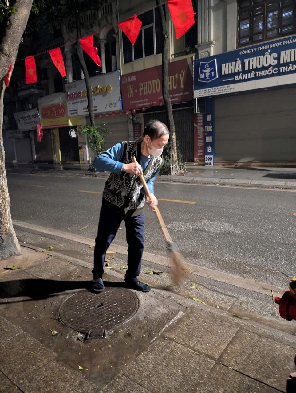 Hà Nội: Đồng loạt ra quân xử lý vi phạm trật tự đô thị- Ảnh 18. Hà Nội: Đồng loạt ra quân xử lý vi phạm trật tự đô thị- Ảnh 18.