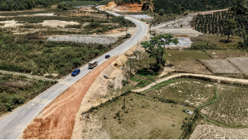 Dự kiến tháng 3/2026 hoàn thành nâng cấp quốc lộ 28B qua Lâm Đồng- Ảnh 1. Dự kiến tháng 3/2026 hoàn thành nâng cấp quốc lộ 28B qua Lâm Đồng- Ảnh 1.