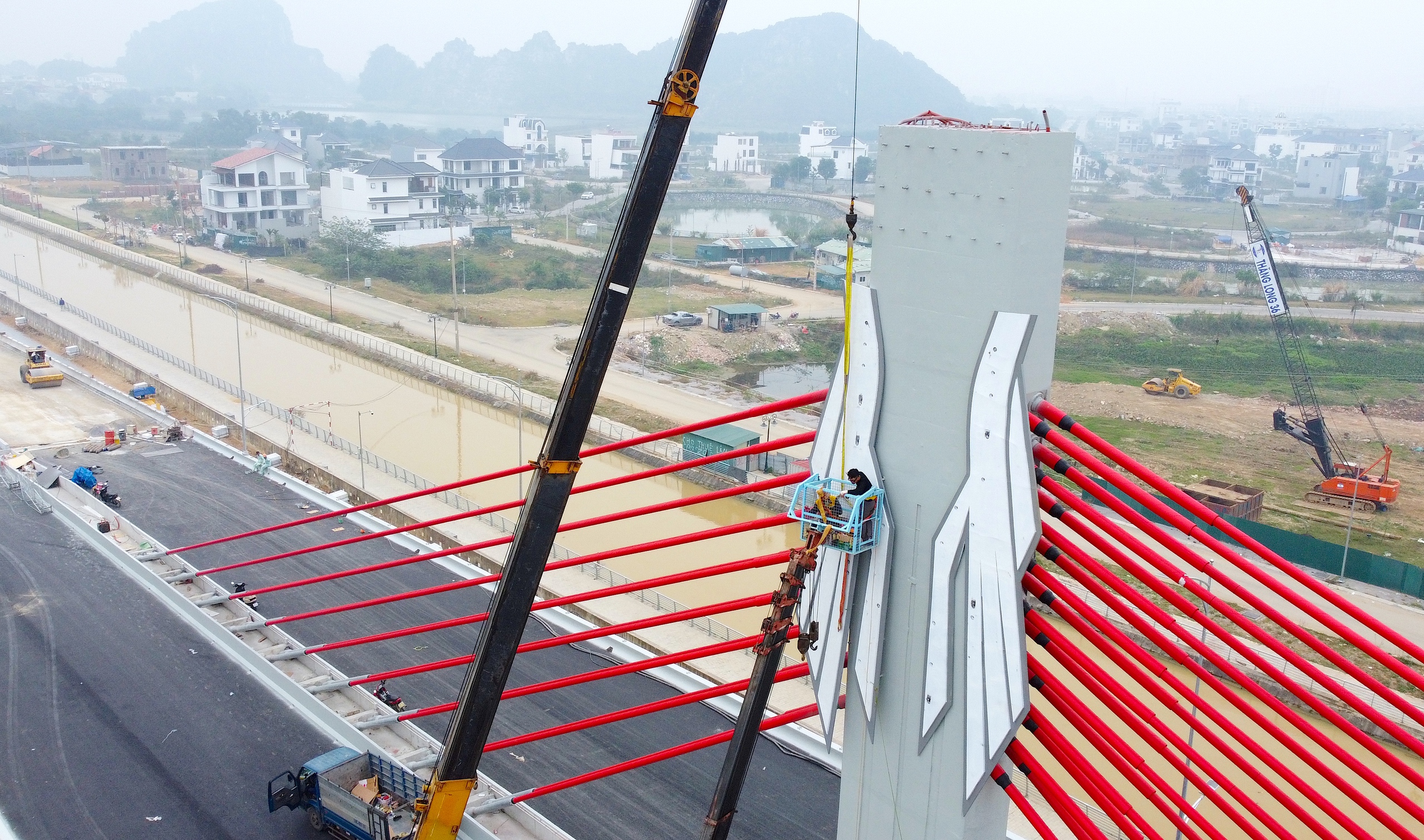 Cận cảnh cầu d&acirc;y văng vượt đường sắt ở Thanh H&oacute;a sắp th&ocirc;ng xe kỹ thuật- Ảnh 11.