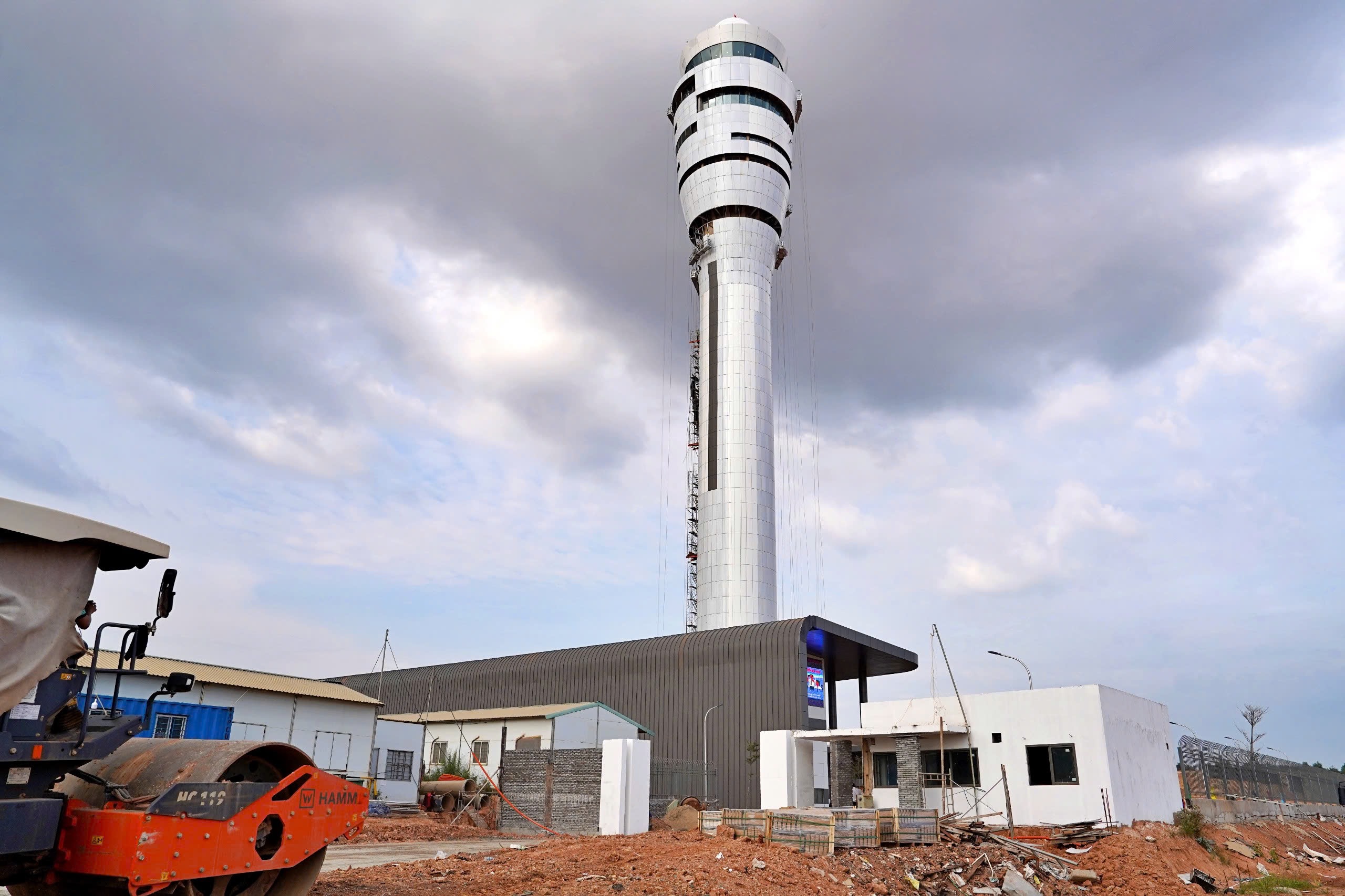 Thủ tướng: Chuẩn bị kỹ lưỡng, bảo đảm an toàn chuyến bay ngày 19/12 tại sân bay Long Thành- Ảnh 4. Thủ tướng: Chuẩn bị kỹ lưỡng, bảo đảm an toàn chuyến bay ngày 19/12 tại sân bay Long Thành- Ảnh 4.