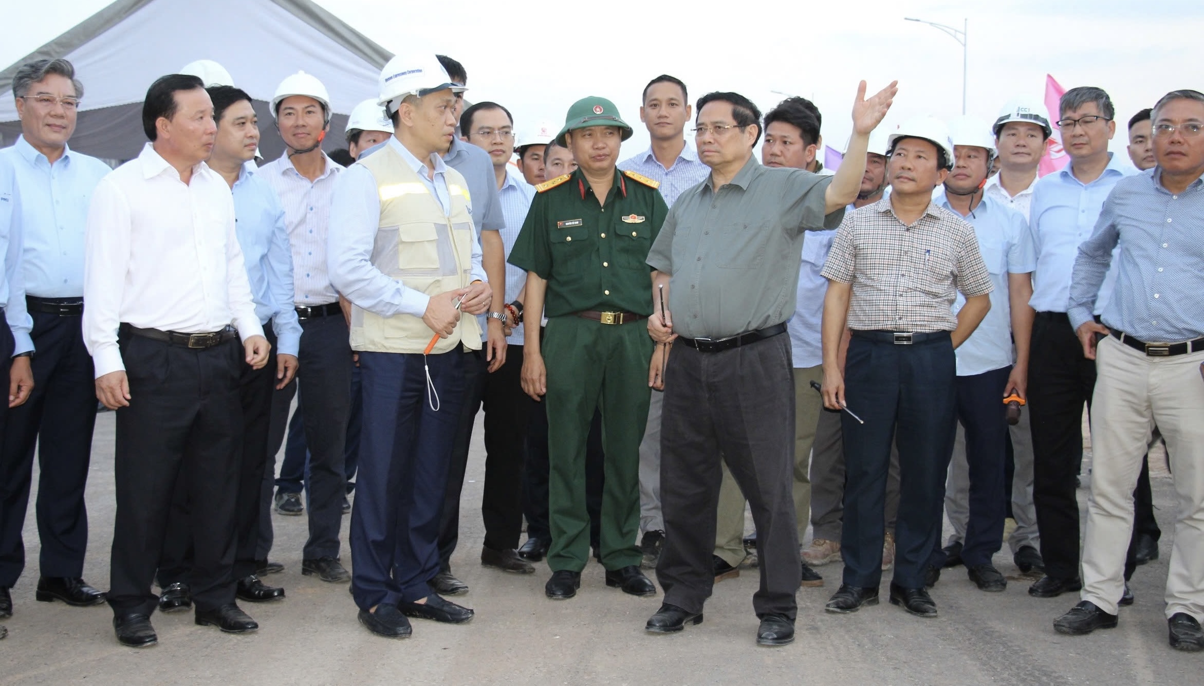 Thủ tướng kiểm tra cao tốc Biên Hòa - Vũng Tàu, thúc tiến độ kết nối sân bay Long Thành- Ảnh 2. Thủ tướng kiểm tra cao tốc Biên Hòa - Vũng Tàu, thúc tiến độ kết nối sân bay Long Thành- Ảnh 2.