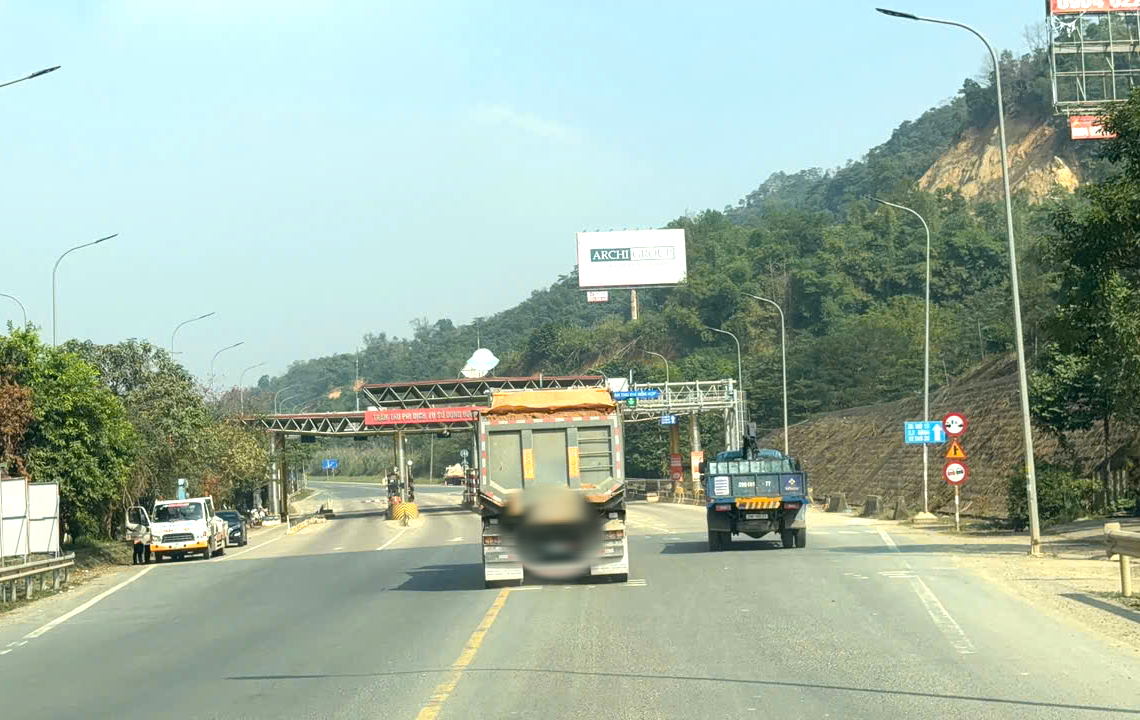 Người dân Phú Thọ khốn khổ vì xe tải trọng lớn lao nhanh trên đường- Ảnh 13. Người dân Phú Thọ khốn khổ vì xe tải trọng lớn lao nhanh trên đường- Ảnh 13.