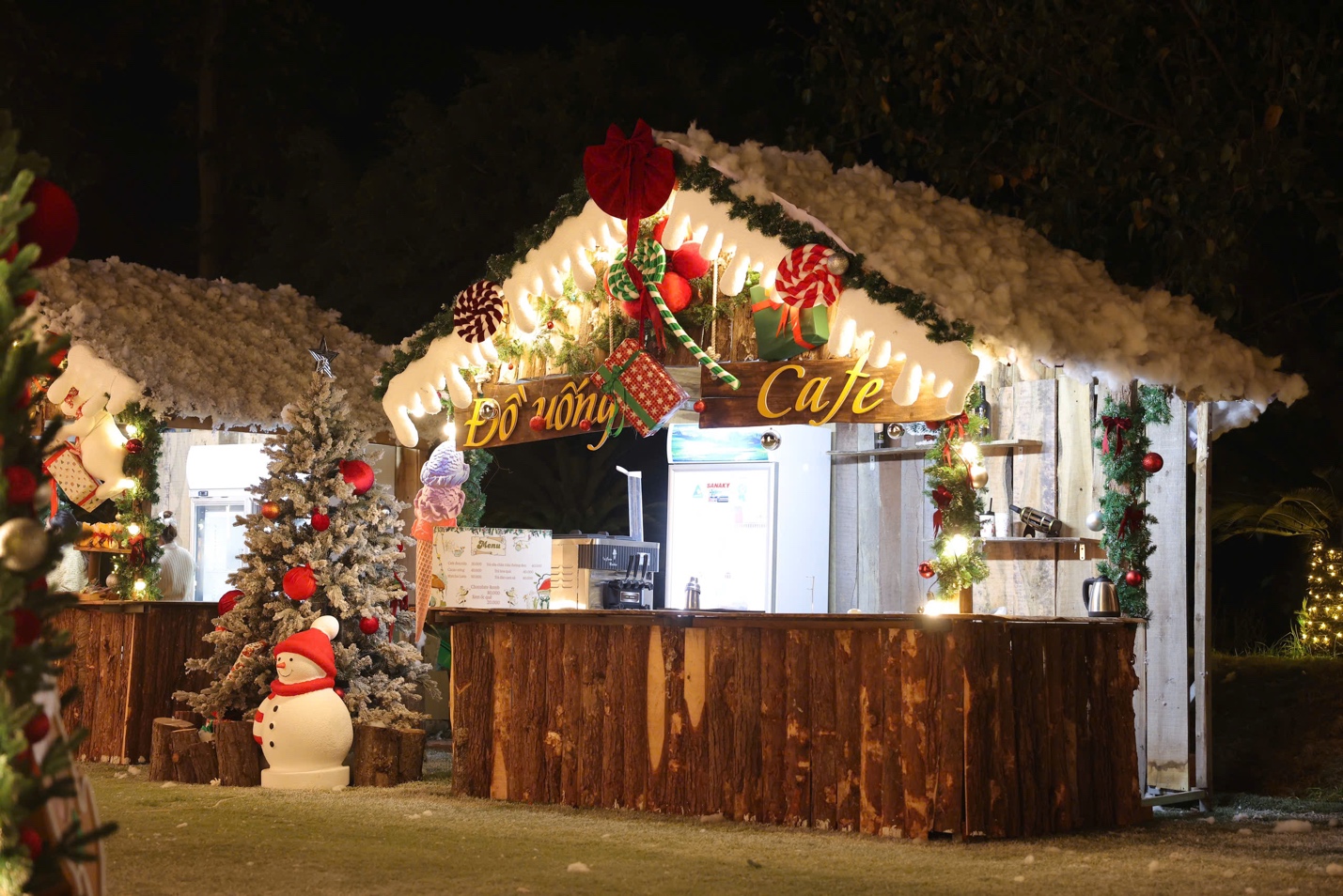 Lễ hội Marché De Noel 2025 chính thức khai mạc, kéo dài tới 2/1/2026- Ảnh 3. Lễ hội Marché De Noel 2025 chính thức khai mạc, kéo dài tới 2/1/2026- Ảnh 3.