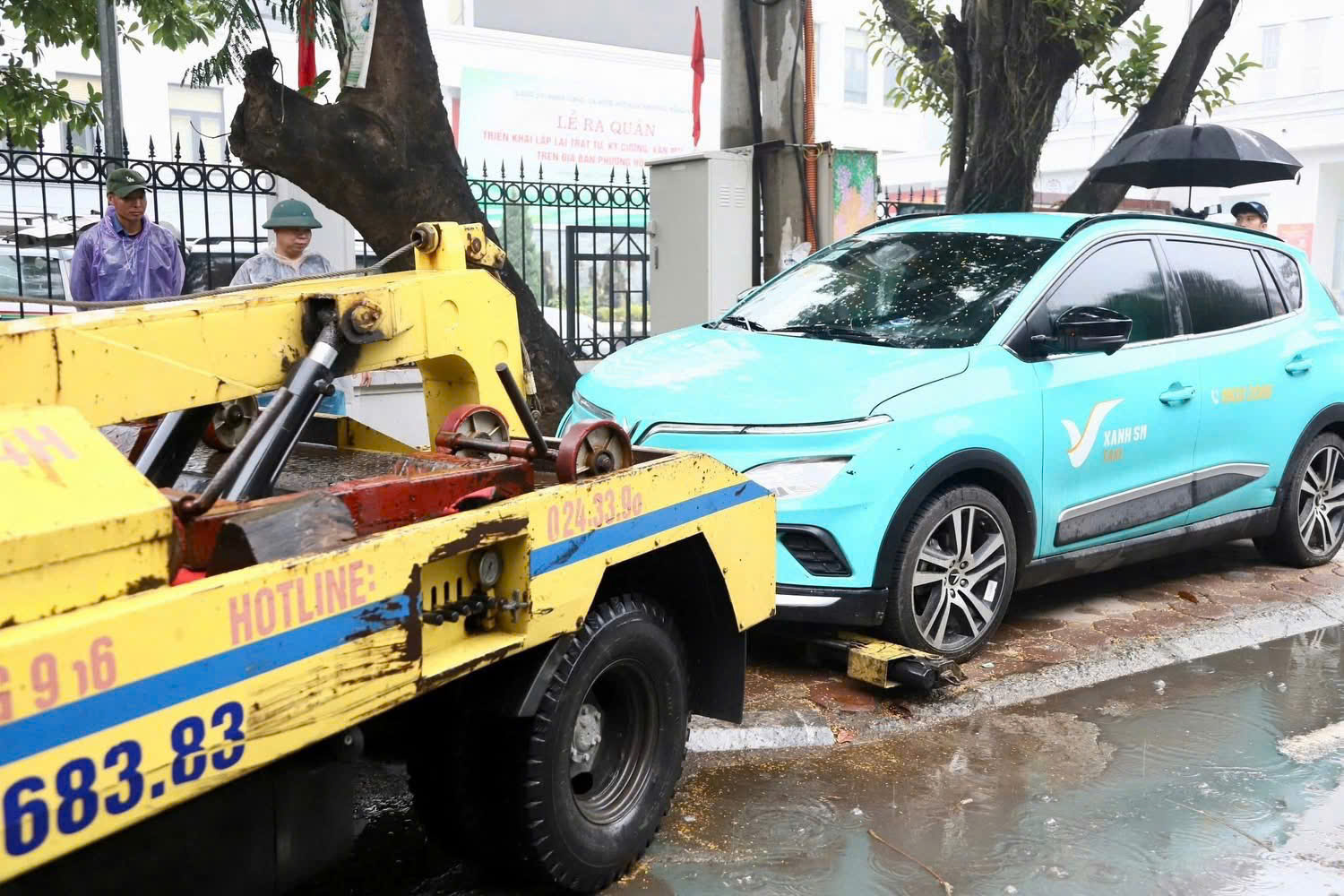 Hà Nội: Đồng loạt ra quân xử lý vi phạm trật tự đô thị- Ảnh 6. Hà Nội: Đồng loạt ra quân xử lý vi phạm trật tự đô thị- Ảnh 6.