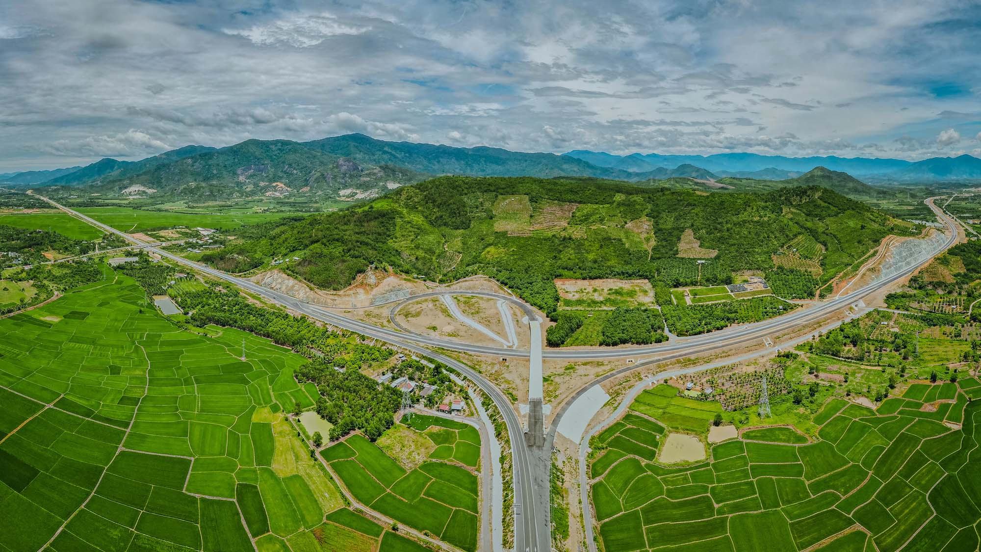 LIZEN khẳng định bản lĩnh qua công trình cao tốc Vân Phong - Nha Trang- Ảnh 2. LIZEN khẳng định bản lĩnh qua công trình cao tốc Vân Phong - Nha Trang- Ảnh 2.