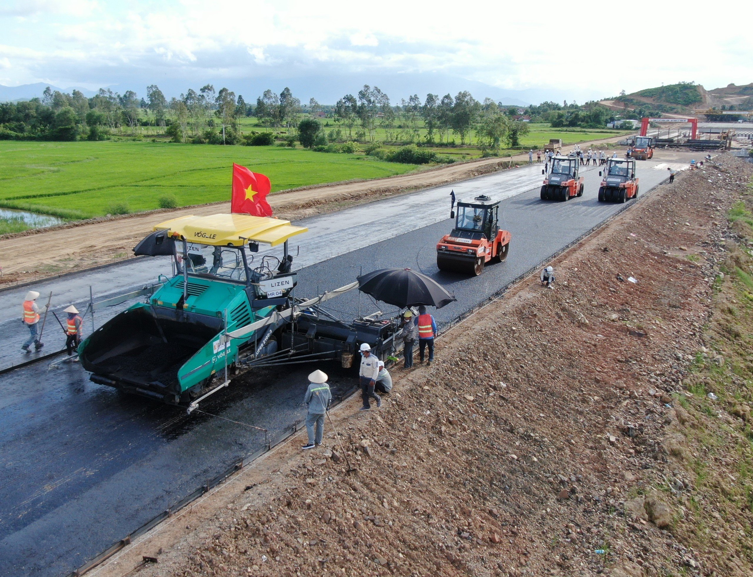 LIZEN khẳng định bản lĩnh qua công trình cao tốc Vân Phong - Nha Trang- Ảnh 3. LIZEN khẳng định bản lĩnh qua công trình cao tốc Vân Phong - Nha Trang- Ảnh 3.