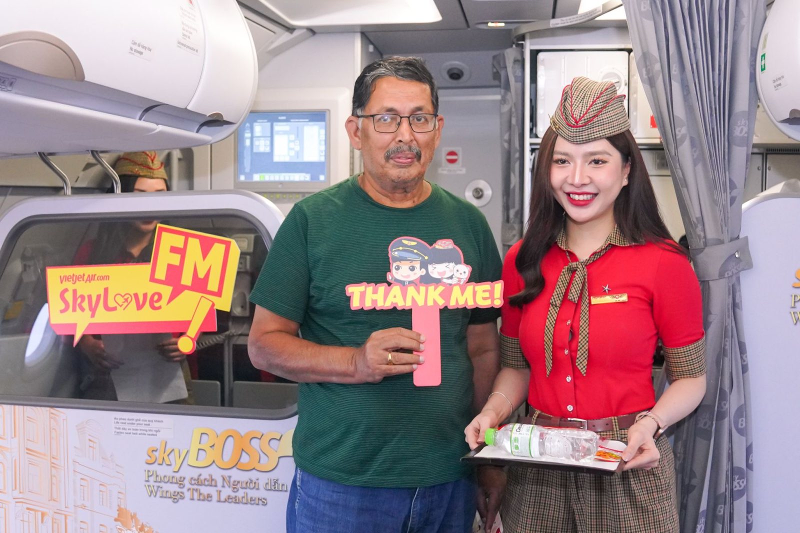 Ngập tràn quà tặng trên những chuyến bay Vietjet mùa lễ hội Giáng sinh 2025- Ảnh 13. Ngập tràn quà tặng trên những chuyến bay Vietjet mùa lễ hội Giáng sinh 2025- Ảnh 13.