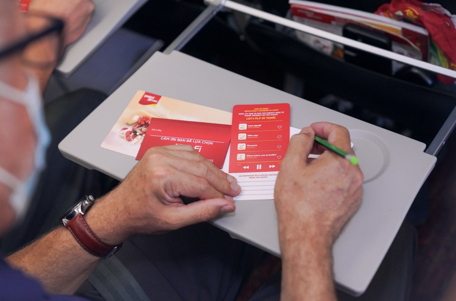 Ngập tràn quà tặng trên những chuyến bay Vietjet mùa lễ hội Giáng sinh 2025- Ảnh 7. Ngập tràn quà tặng trên những chuyến bay Vietjet mùa lễ hội Giáng sinh 2025- Ảnh 7.