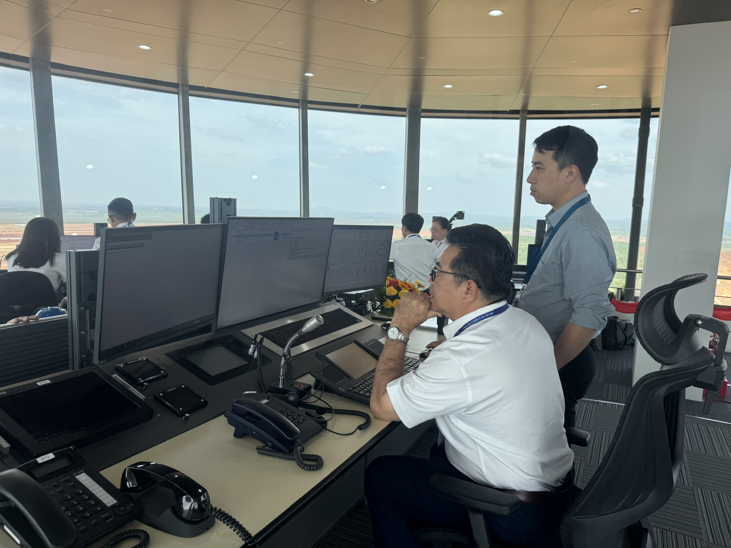 "Đột nhập" tầng 21 tháp không lưu Long Thành trong thời khắc chuyến bay lịch sử hạ cánh- Ảnh 17. "Đột nhập" tầng 21 tháp không lưu Long Thành trong thời khắc chuyến bay lịch sử hạ cánh- Ảnh 17.