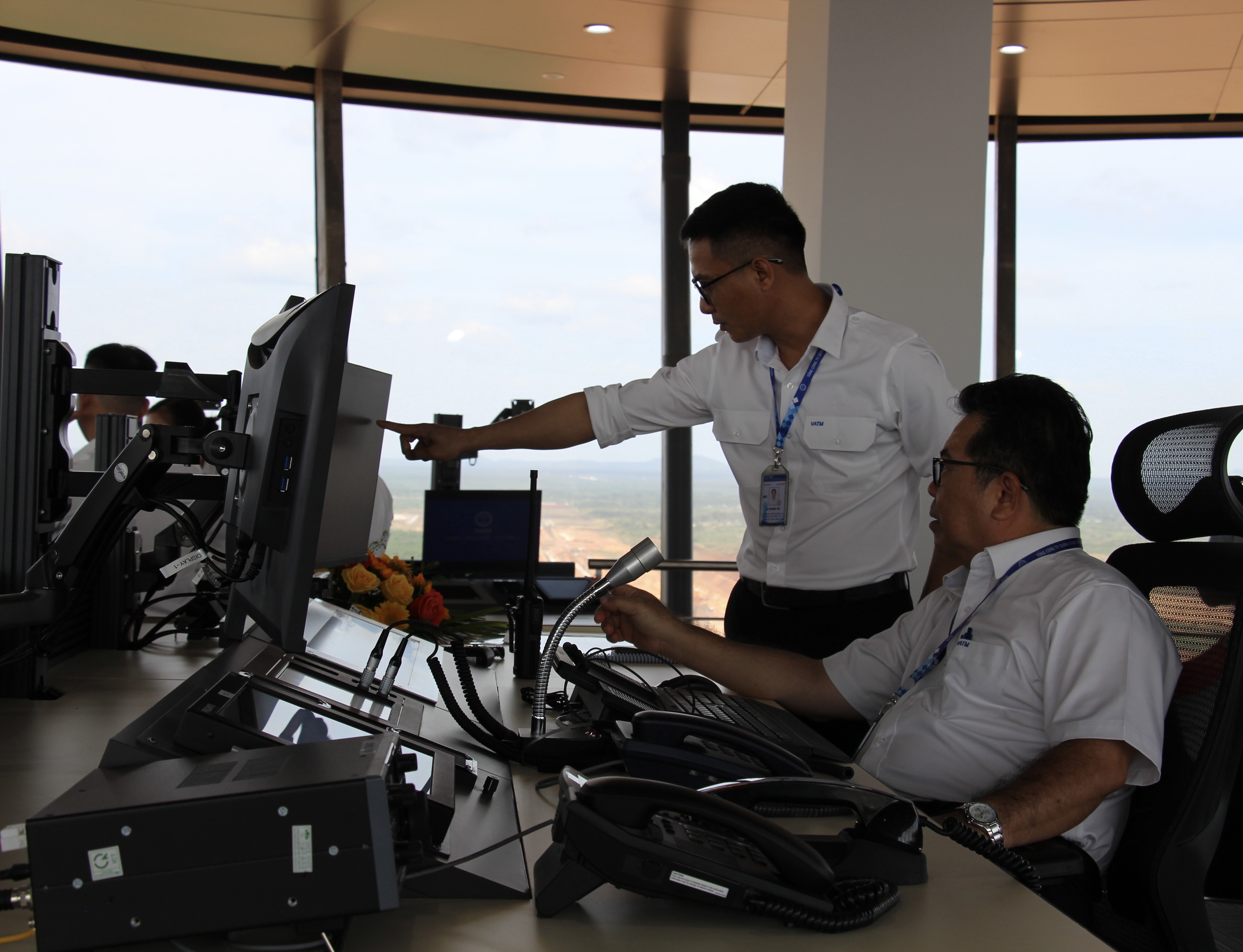 "Đột nhập" tầng 21 tháp không lưu Long Thành trong thời khắc chuyến bay lịch sử hạ cánh- Ảnh 7. "Đột nhập" tầng 21 tháp không lưu Long Thành trong thời khắc chuyến bay lịch sử hạ cánh- Ảnh 7.