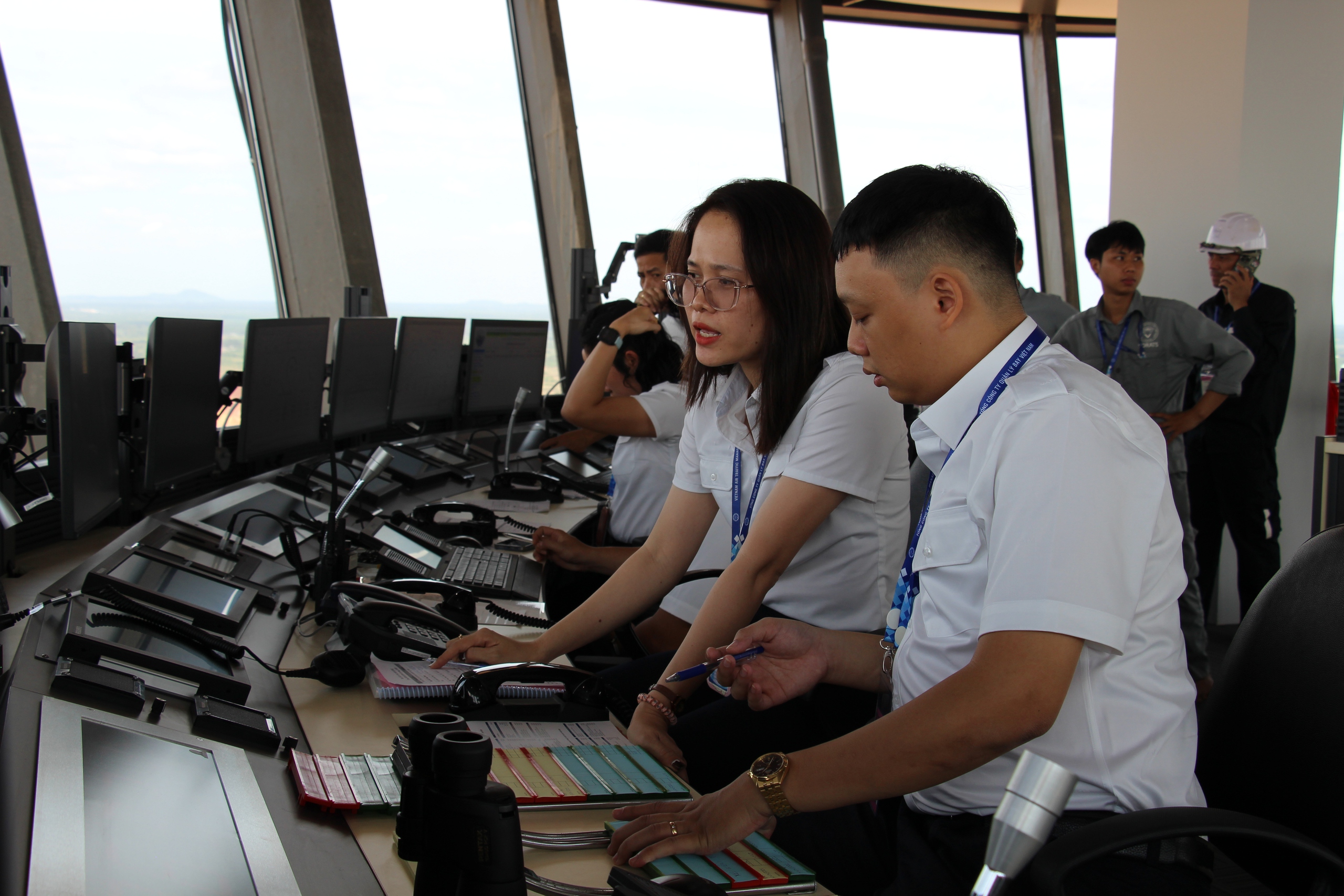 "Đột nhập" tầng 21 tháp không lưu Long Thành trong thời khắc chuyến bay lịch sử hạ cánh- Ảnh 1. "Đột nhập" tầng 21 tháp không lưu Long Thành trong thời khắc chuyến bay lịch sử hạ cánh- Ảnh 1.