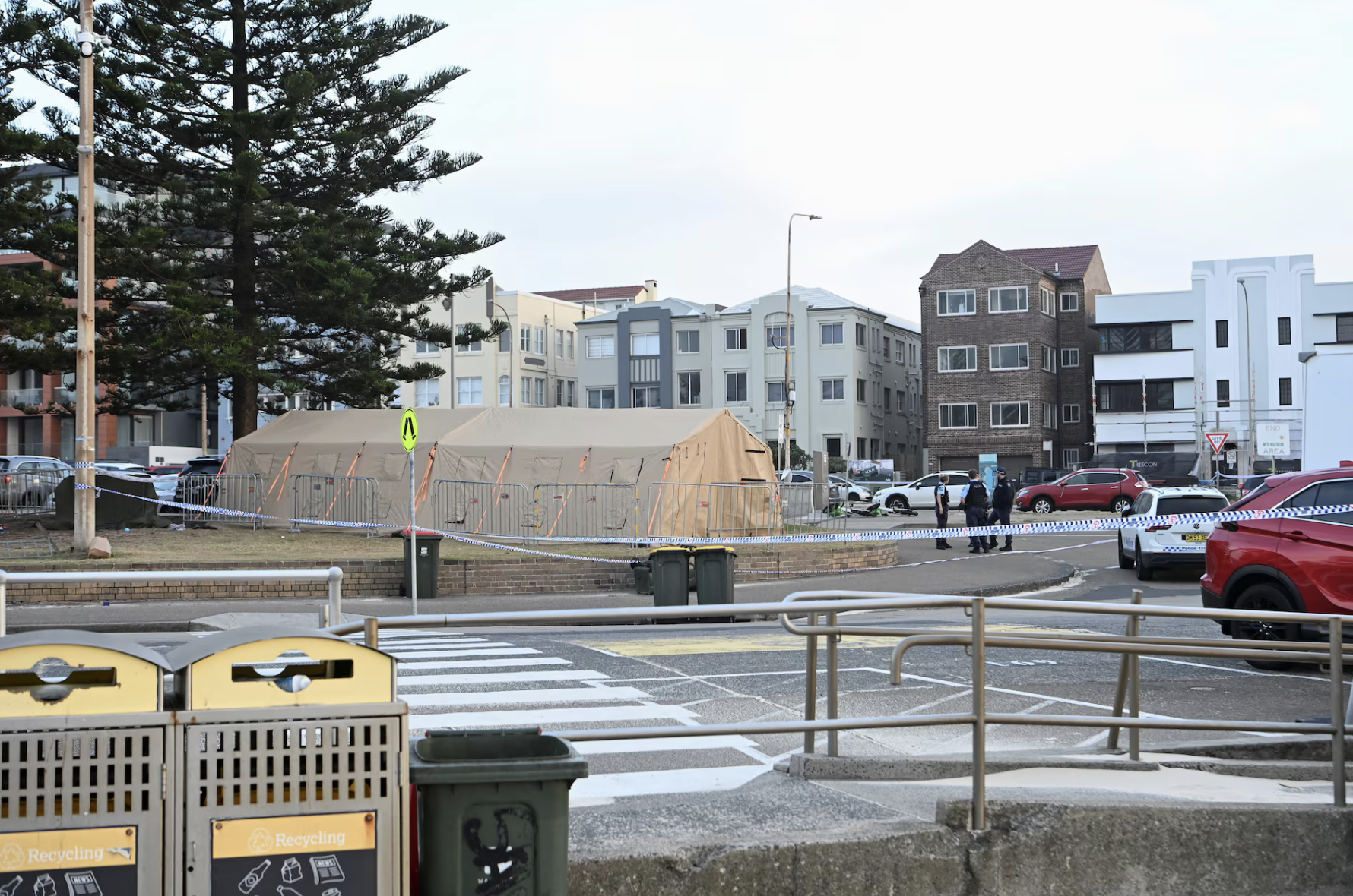 Vụ xả súng trên bãi biển Australia: Cảnh sát làm rõ lai lịch tay súng- Ảnh 1. Vụ xả súng trên bãi biển Australia: Cảnh sát làm rõ lai lịch tay súng- Ảnh 1.