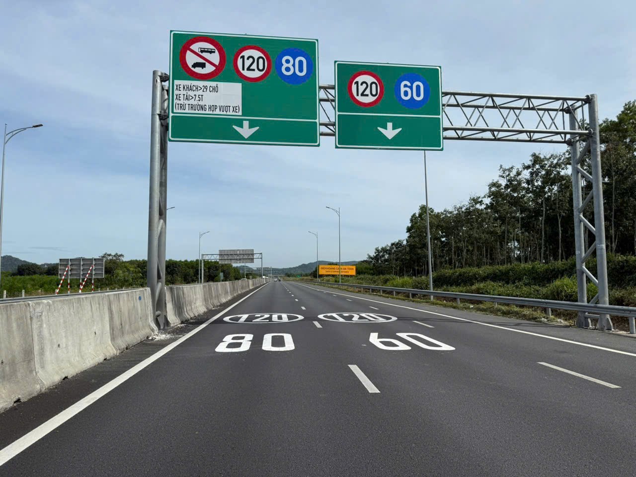 Sau th&iacute; điểm ph&acirc;n l&agrave;n, giao th&ocirc;ng tr&ecirc;n 2 cao tốc ph&iacute;a Nam thay đổi ra sao?- Ảnh 2.