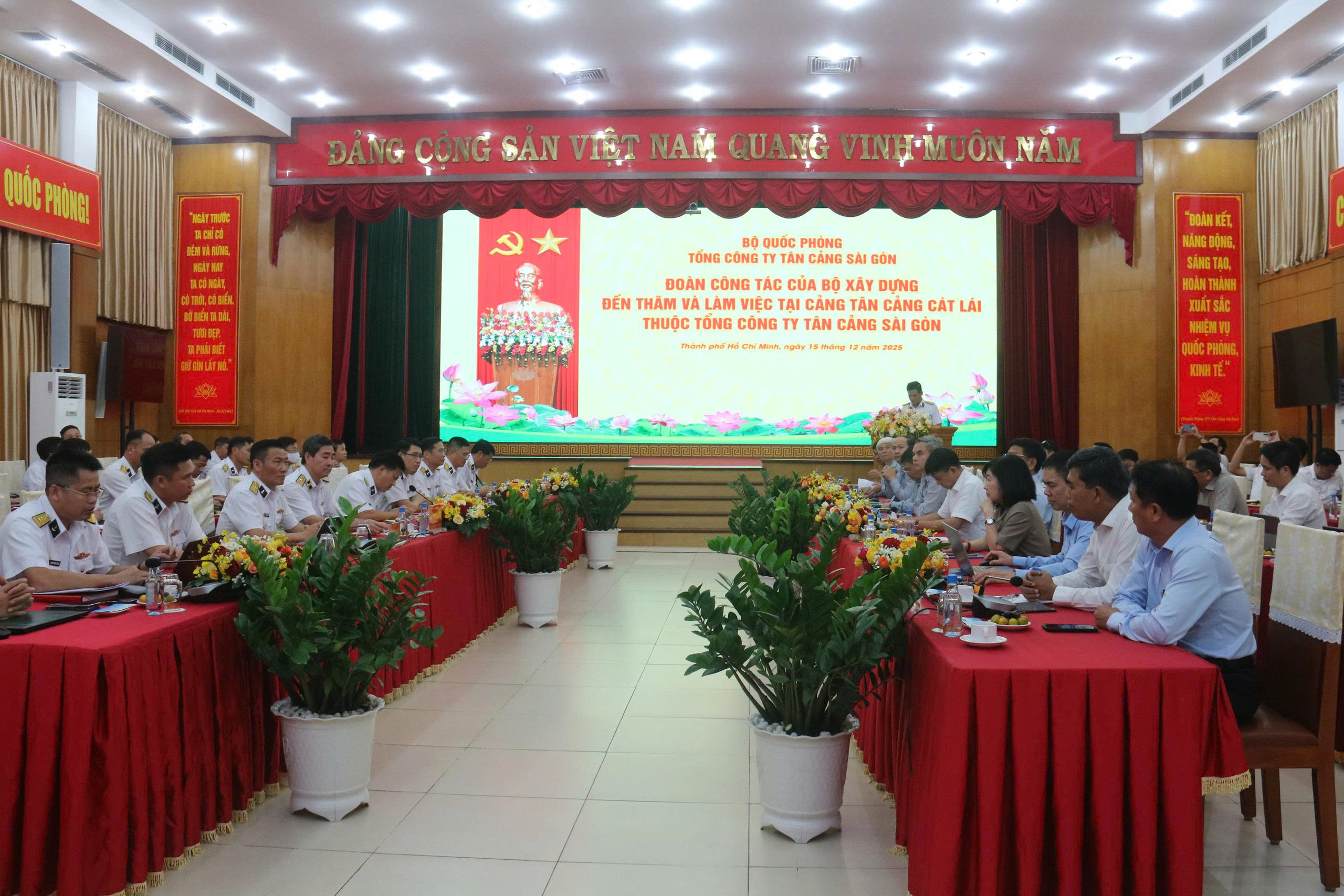 Thứ trưởng Nguyễn Xu&acirc;n Sang: T&acirc;n Cảng S&agrave;i G&ograve;n phải l&agrave; &ldquo;đầu t&agrave;u&rdquo; tối ưu khai th&aacute;c cảng biển- Ảnh 2.