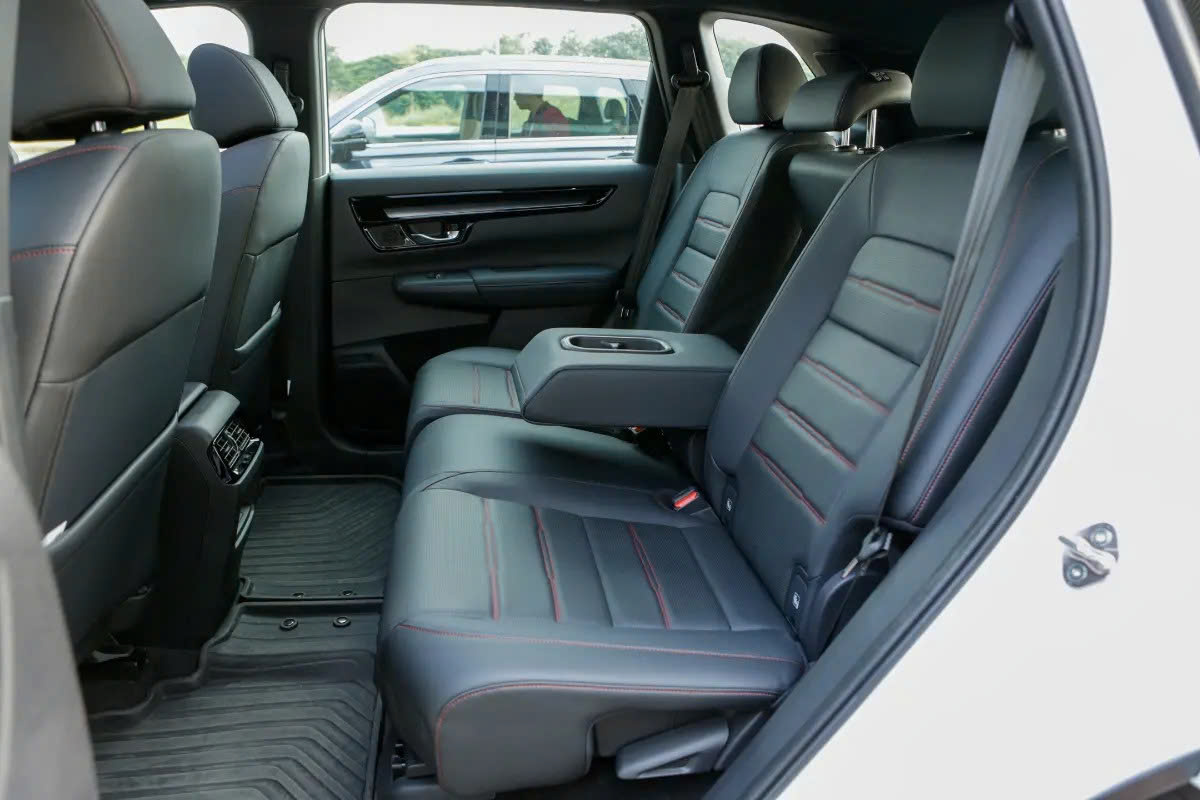 Mitsubishi Destinator thách thức vị thế Honda CR-V?- Ảnh 8. Mitsubishi Destinator thách thức vị thế Honda CR-V?- Ảnh 8.