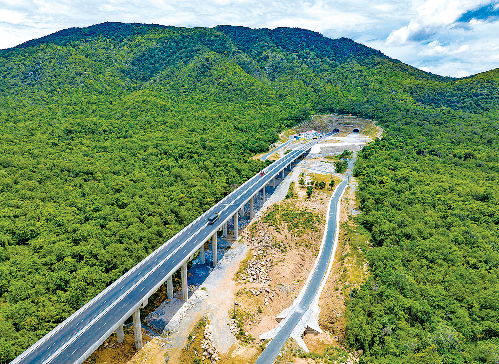 Ph&iacute;a sau 3.000km cao tốc...- Ảnh 5.