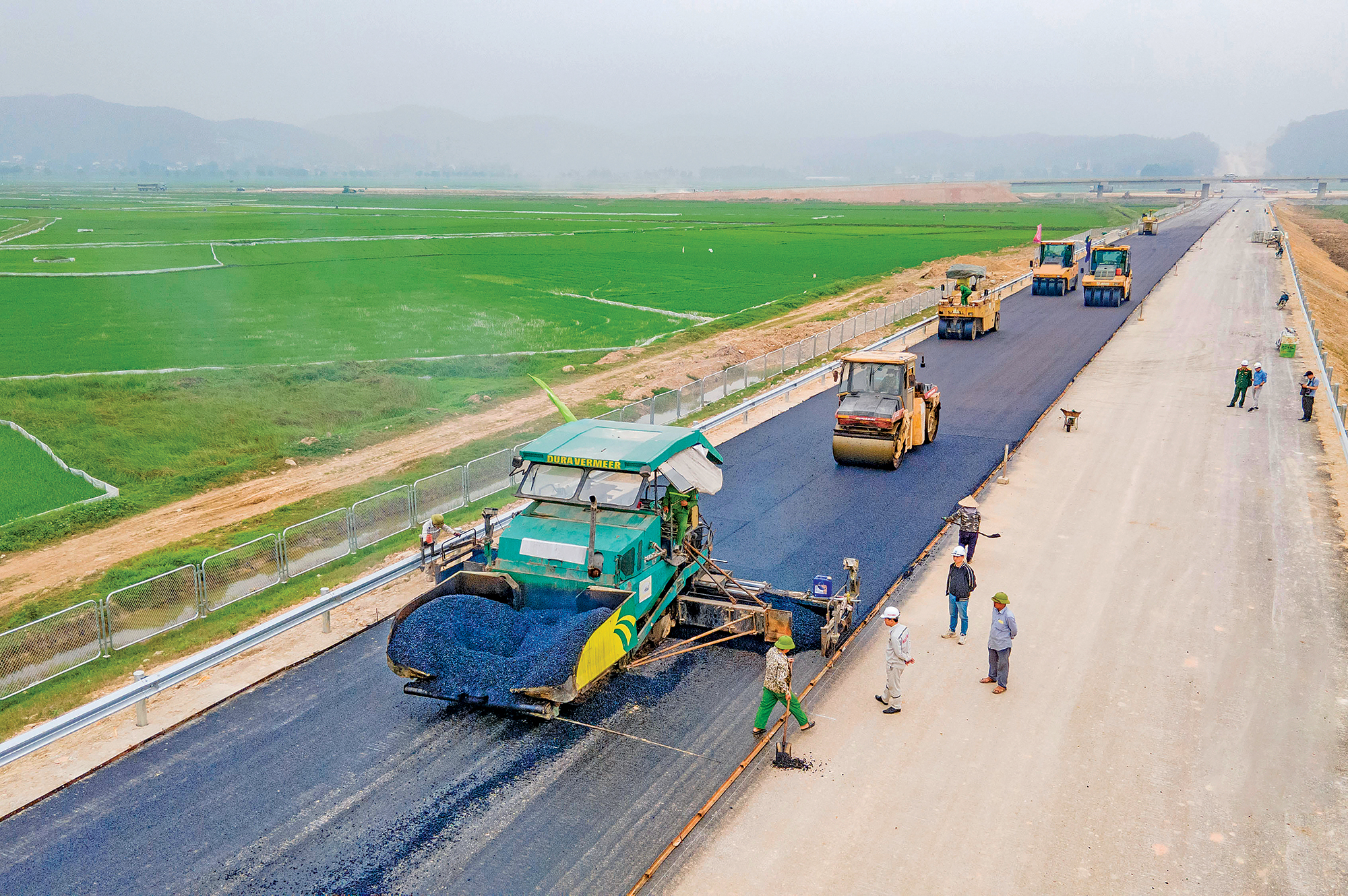 Ph&iacute;a sau 3.000km cao tốc...- Ảnh 4.