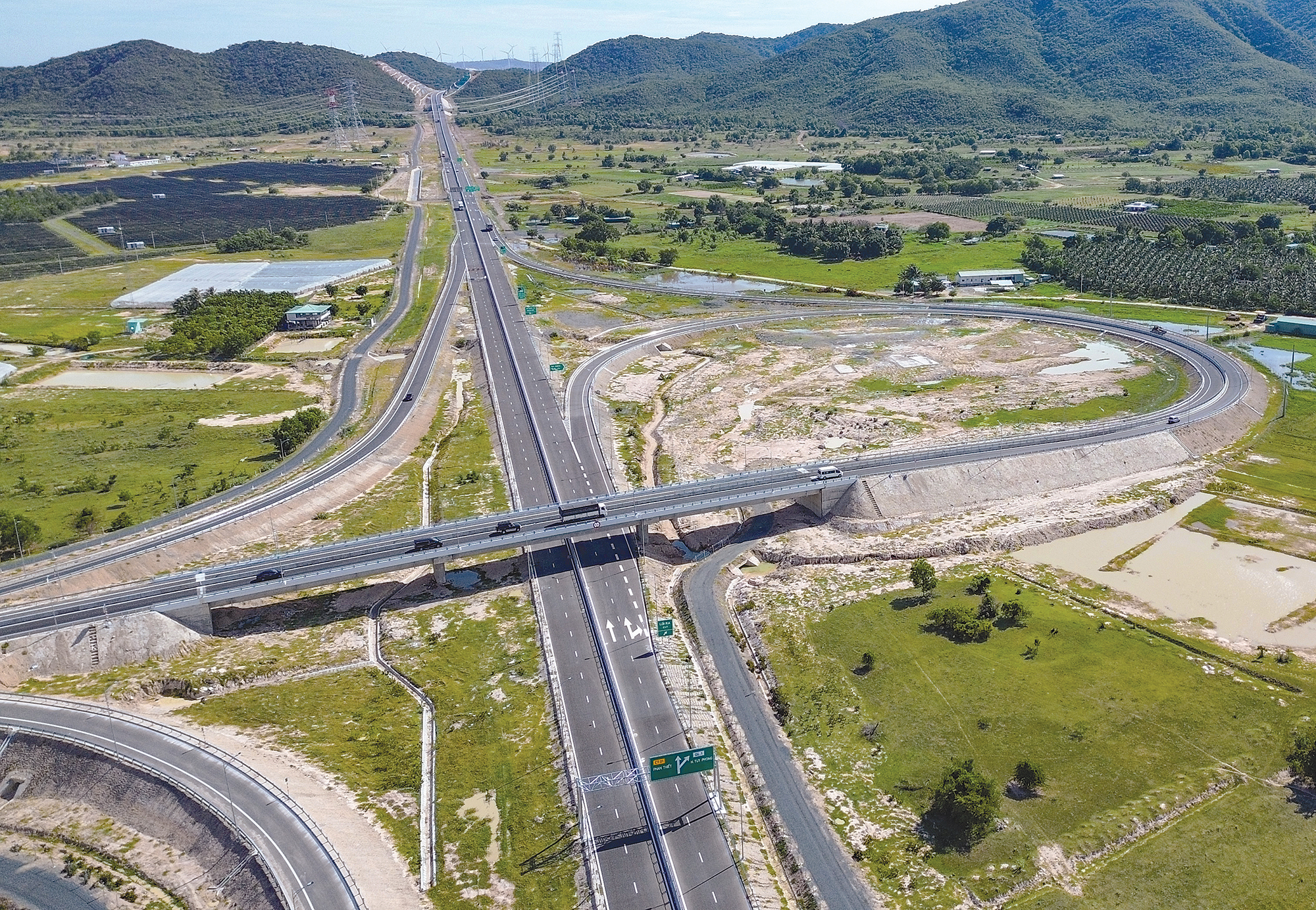 Ph&iacute;a sau 3.000km cao tốc...- Ảnh 3.