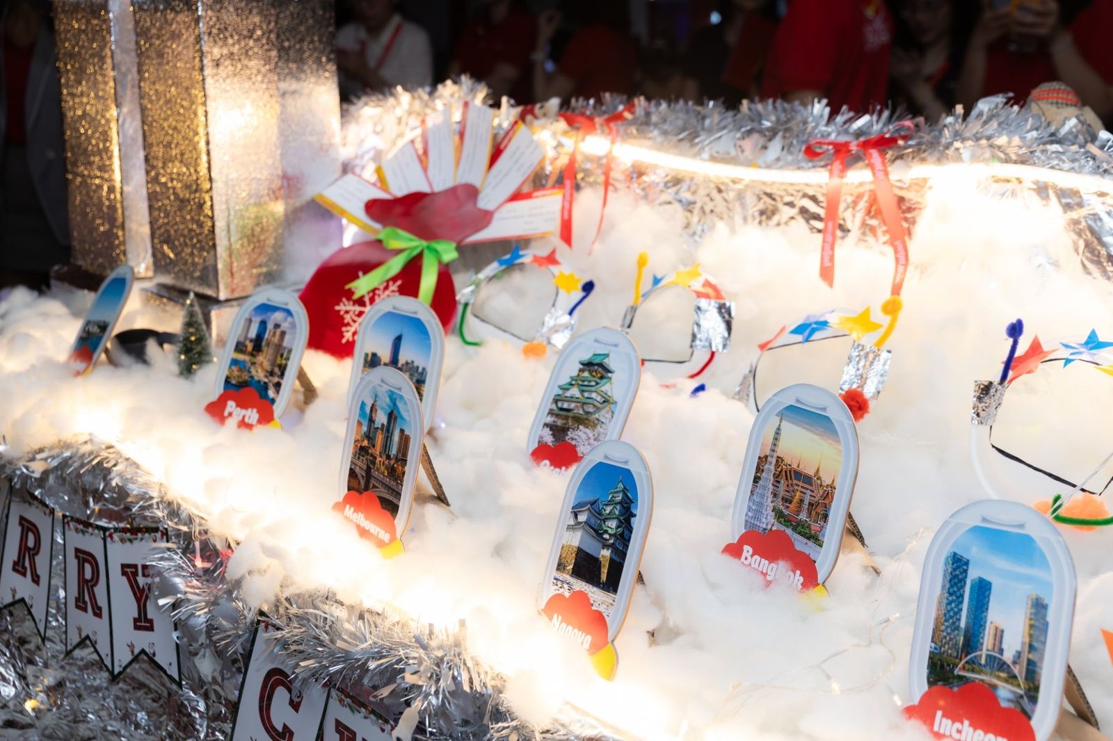 Giáng sinh về sớm, không gian văn phòng Vietjet rực rỡ sắc màu- Ảnh 16. Giáng sinh về sớm, không gian văn phòng Vietjet rực rỡ sắc màu- Ảnh 16.