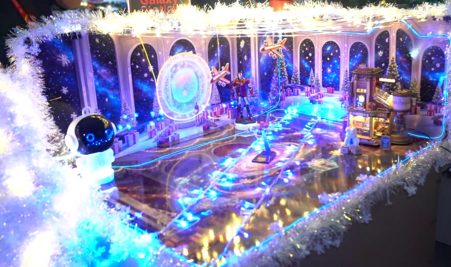 Giáng sinh về sớm, không gian văn phòng Vietjet rực rỡ sắc màu- Ảnh 3. Giáng sinh về sớm, không gian văn phòng Vietjet rực rỡ sắc màu- Ảnh 3.