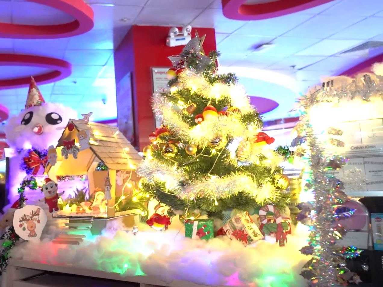 Giáng sinh về sớm, không gian văn phòng Vietjet rực rỡ sắc màu- Ảnh 6. Giáng sinh về sớm, không gian văn phòng Vietjet rực rỡ sắc màu- Ảnh 6.