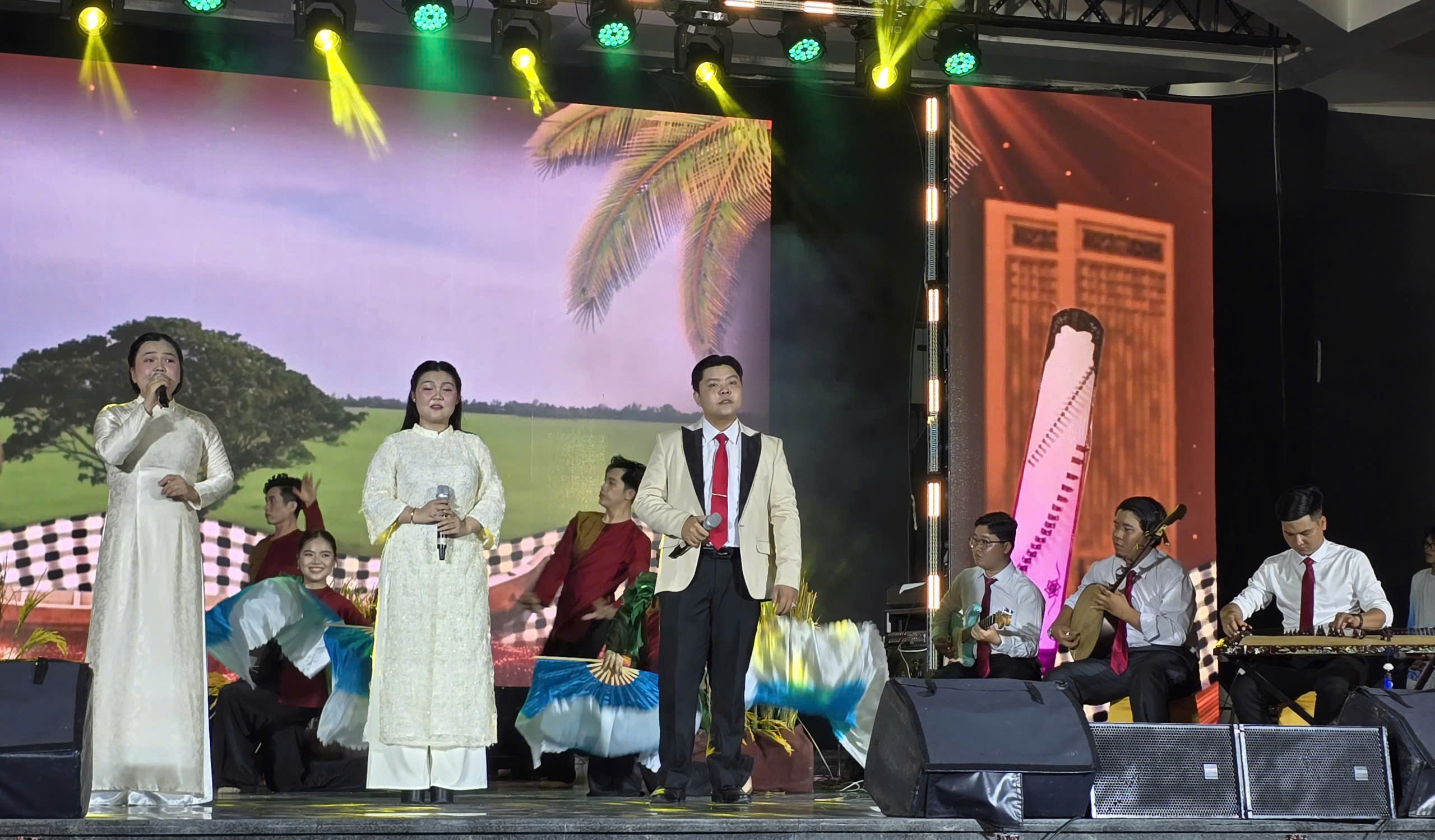 Khai mạc hội thi Đờn ca tài tử An Giang năm 2025- Ảnh 6. Khai mạc hội thi Đờn ca tài tử An Giang năm 2025- Ảnh 6.