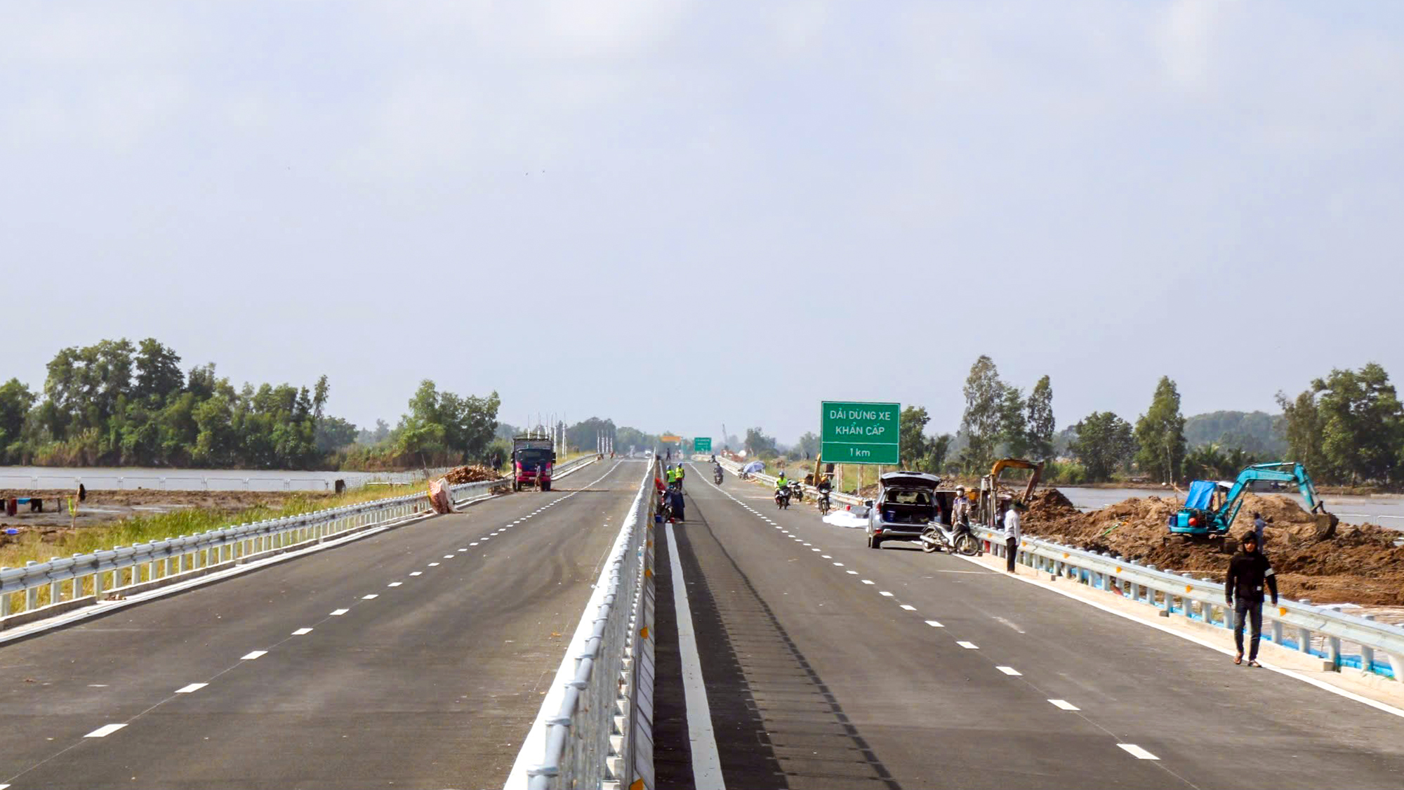 Phấn đấu ngày 19/12 khánh thành, thông xe kỹ thuật cao tốc Cần Thơ - Cà Mau- Ảnh 2. Phấn đấu ngày 19/12 khánh thành, thông xe kỹ thuật cao tốc Cần Thơ - Cà Mau- Ảnh 2.