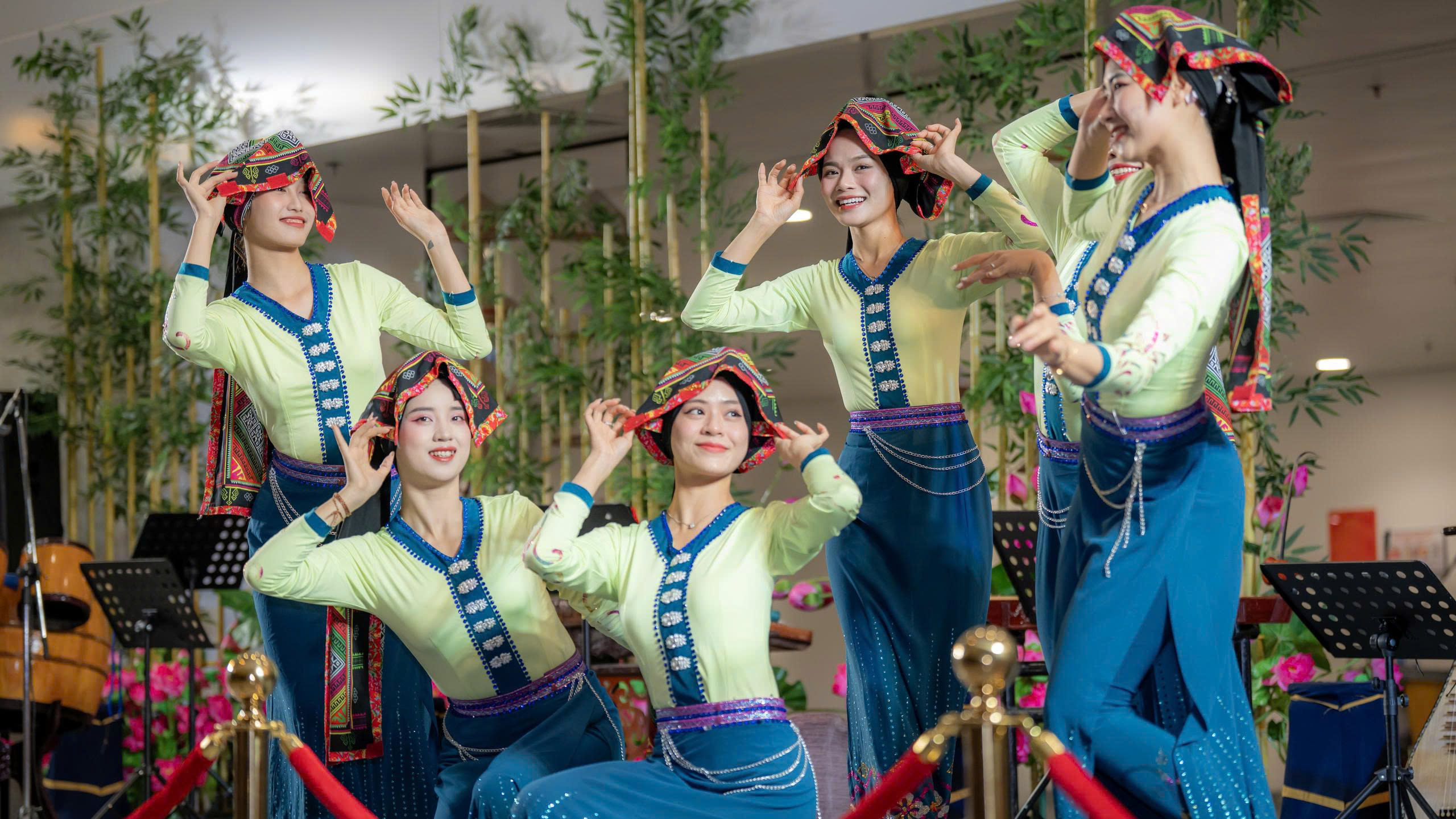 "Chạm" vào văn hóa Việt ngay tại nhà ga quốc tế Nội Bài- Ảnh 8. "Chạm" vào văn hóa Việt ngay tại nhà ga quốc tế Nội Bài- Ảnh 8.