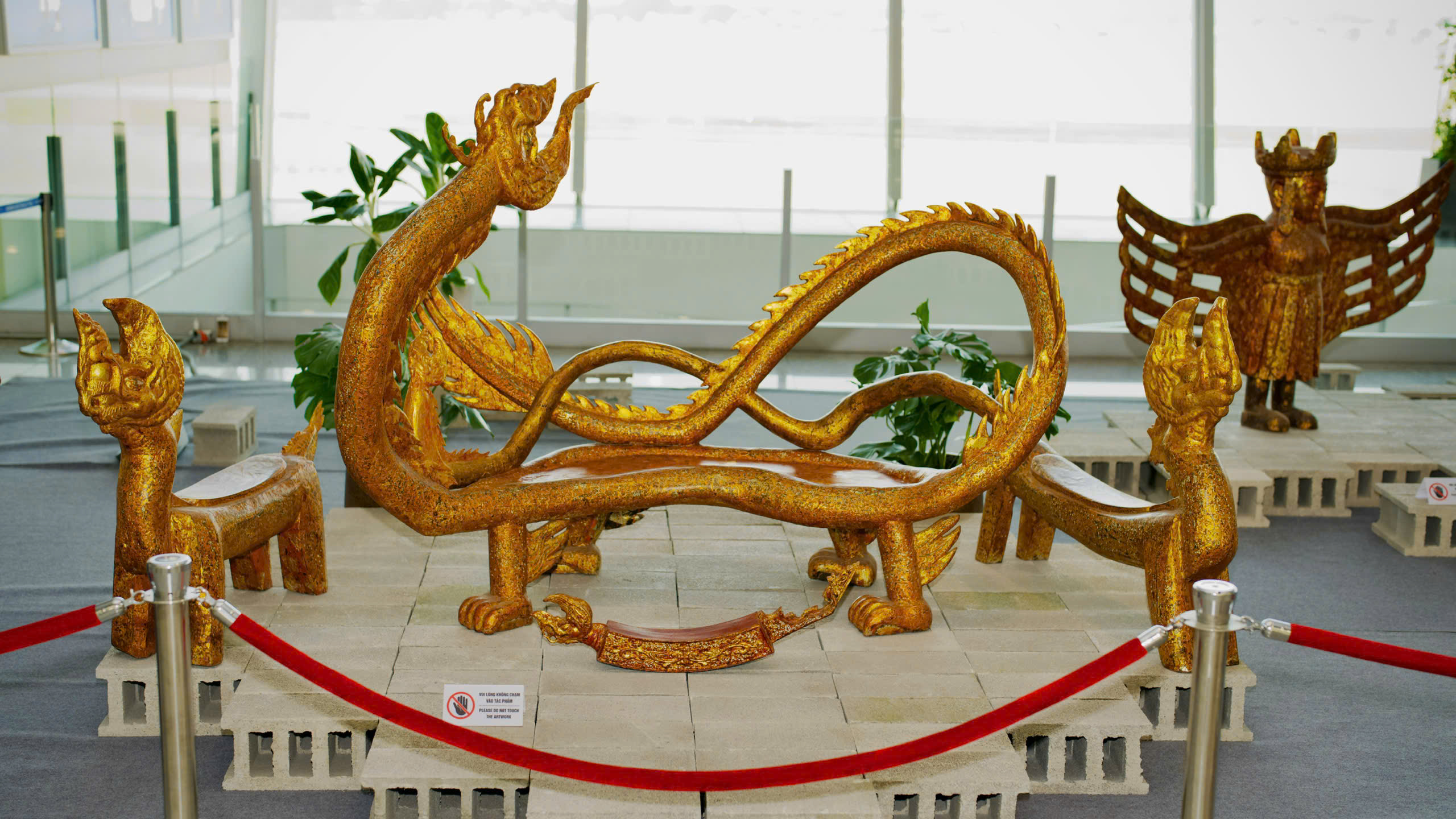 "Chạm" vào văn hóa Việt ngay tại nhà ga quốc tế Nội Bài- Ảnh 3. "Chạm" vào văn hóa Việt ngay tại nhà ga quốc tế Nội Bài- Ảnh 3.