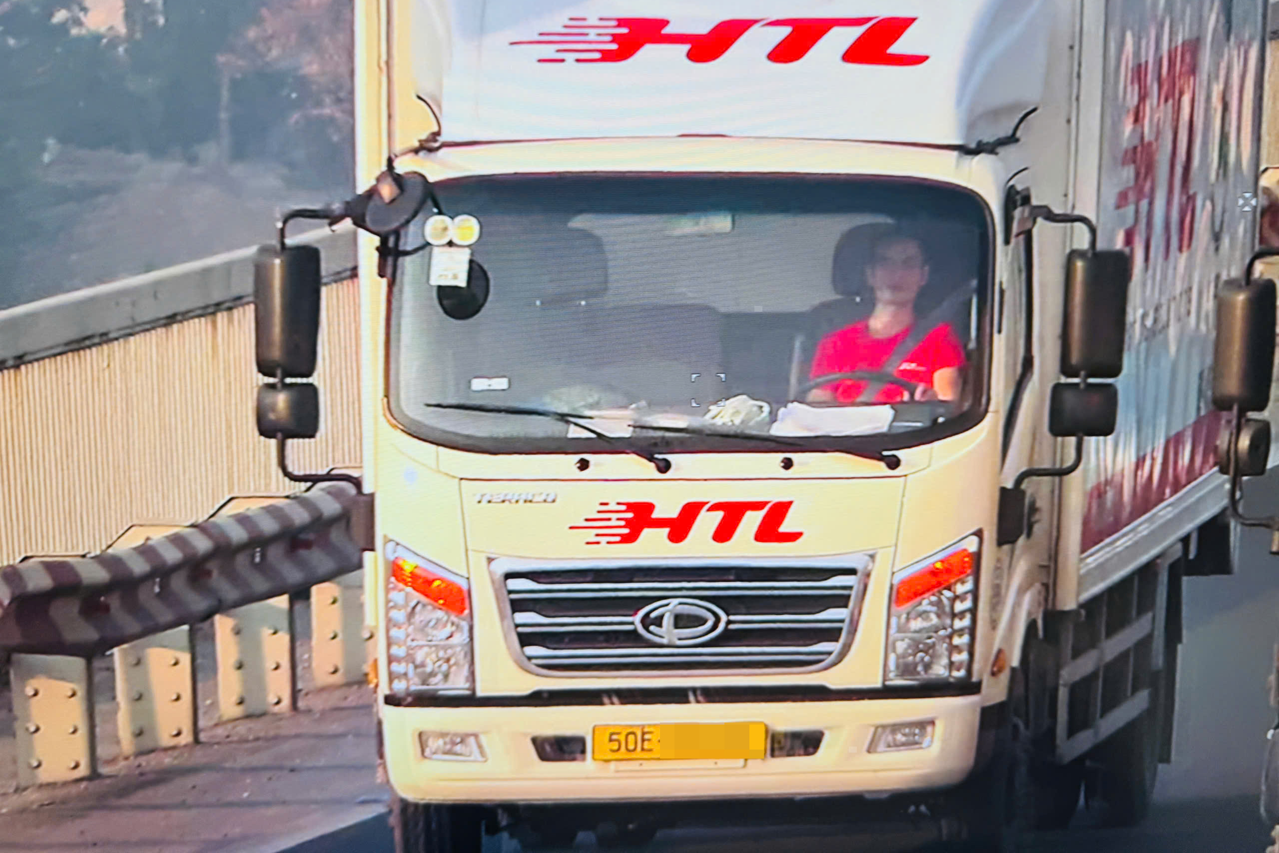 Camera AI ở Hà Nội soi xa 700m, tự động bắt lỗi trên 20 hành vi vi phạm giao thông- Ảnh 2. Camera AI ở Hà Nội soi xa 700m, tự động bắt lỗi trên 20 hành vi vi phạm giao thông- Ảnh 2.