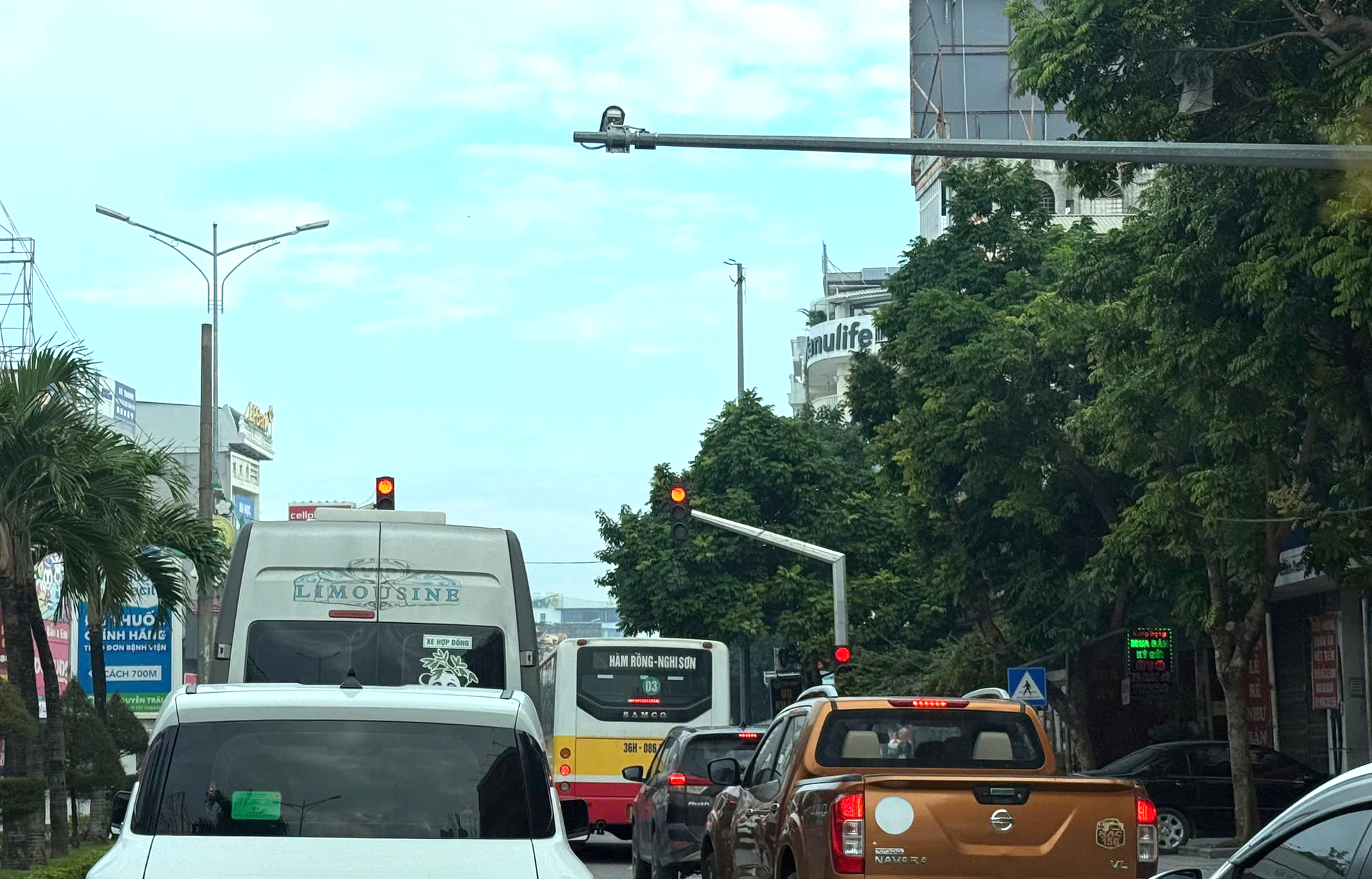 Thanh Hóa: Rà soát biển báo, vạch kẻ đường để lắp camera AI quét vi phạm giao thông- Ảnh 1. Thanh Hóa: Rà soát biển báo, vạch kẻ đường để lắp camera AI quét vi phạm giao thông- Ảnh 1.