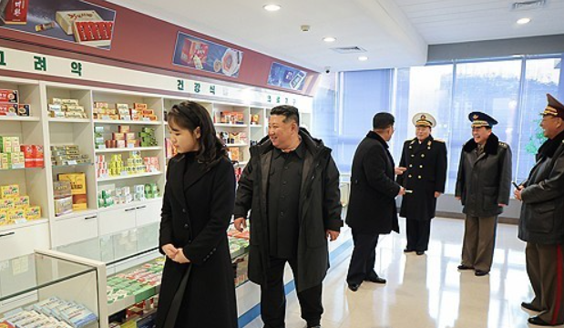 Triều Tiên khánh thành khu tổ hợp công nghiệp, thu hẹp khoảng cách thành thị - nông thôn- Ảnh 1. Triều Tiên khánh thành khu tổ hợp công nghiệp, thu hẹp khoảng cách thành thị - nông thôn- Ảnh 1.