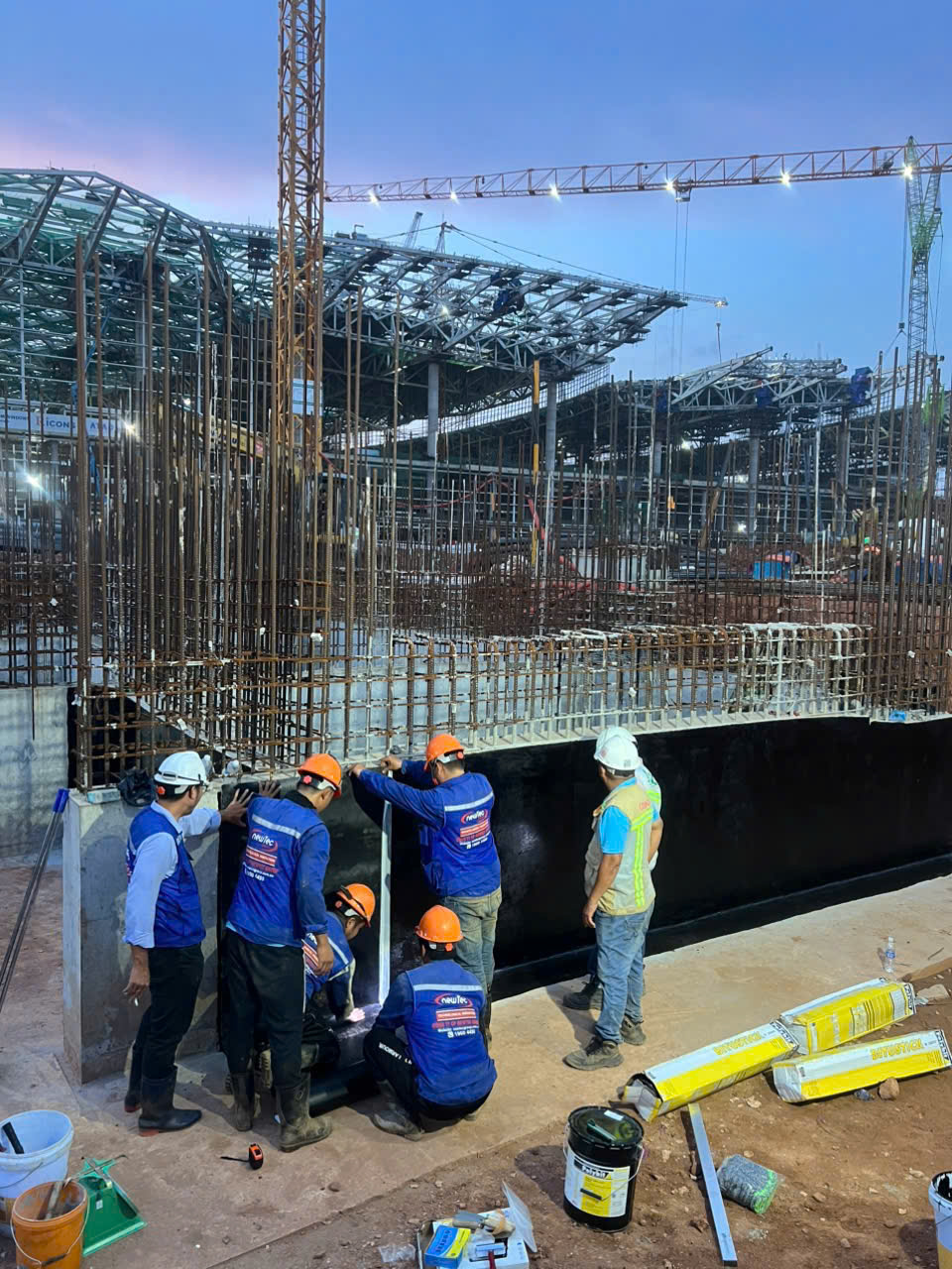 Đảm bảo an to&agrave;n lao động v&agrave; chất lượng c&ocirc;ng tr&igrave;nh s&acirc;n bay Long Th&agrave;nh với vật liệu Newtec- Ảnh 1.