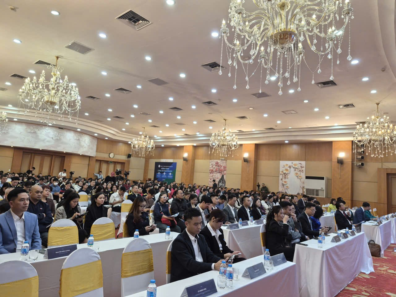 Hộ kinh doanh trăn trở "dò đường" thích ứng cơ chế thuế mới- Ảnh 1. Hộ kinh doanh trăn trở "dò đường" thích ứng cơ chế thuế mới- Ảnh 1.