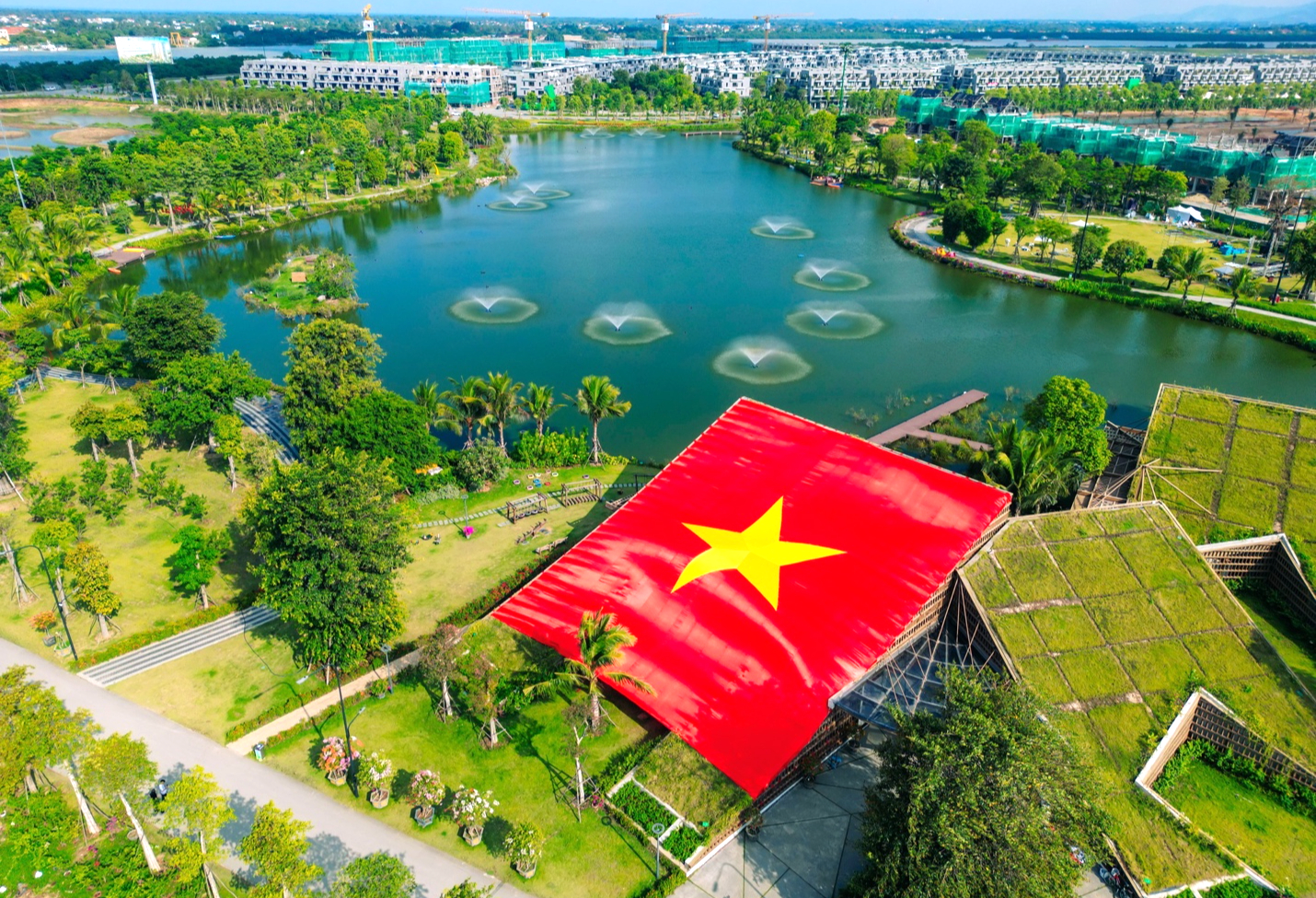 Xanh hóa, số hóa: Lựa chọn chiến lược và ưu tiên trong phát triển kinh tế Việt Nam- Ảnh 1. Xanh hóa, số hóa: Lựa chọn chiến lược và ưu tiên trong phát triển kinh tế Việt Nam- Ảnh 1.