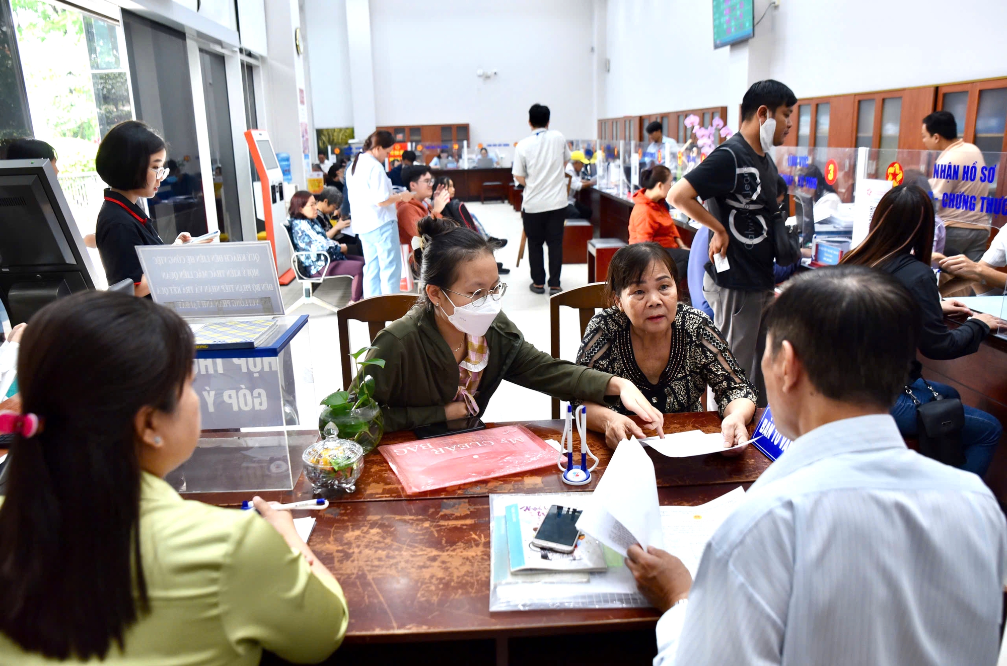 TP.HCM phân cấp quản lý trật tự xây dựng: Nâng cao hiệu quả giám sát, giảm thiểu vi phạm- Ảnh 3. TP.HCM phân cấp quản lý trật tự xây dựng: Nâng cao hiệu quả giám sát, giảm thiểu vi phạm- Ảnh 3.