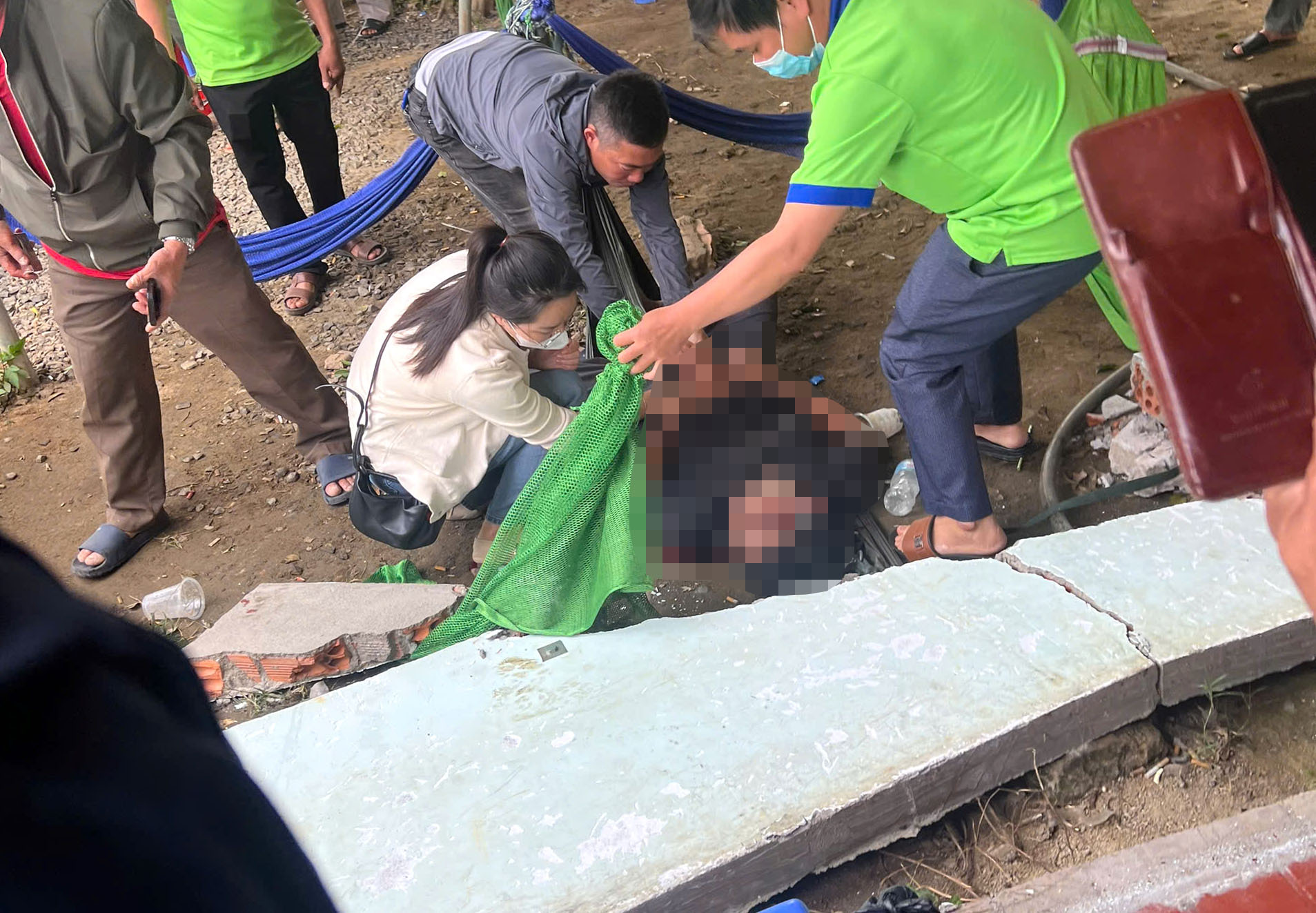 Lâm Đồng: Nằm võng chờ thi sát hạch lái xe, một học viên bị bức tường đổ trúng tử vong- Ảnh 1. Lâm Đồng: Nằm võng chờ thi sát hạch lái xe, một học viên bị bức tường đổ trúng tử vong- Ảnh 1.