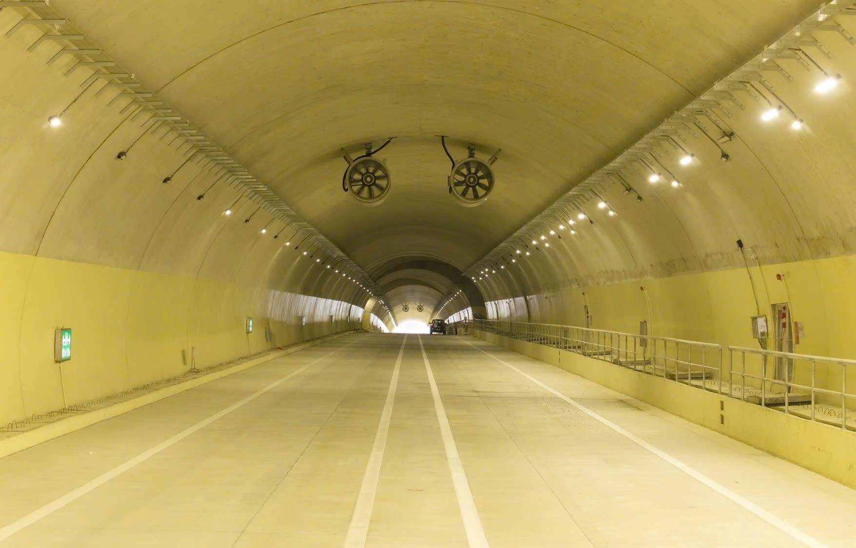 Hơn 1.000 ngày vượt khó thi công dự án thành phần lớn nhất cao tốc Bắc - Nam giai đoạn 2- Ảnh 2. Hơn 1.000 ngày vượt khó thi công dự án thành phần lớn nhất cao tốc Bắc - Nam giai đoạn 2- Ảnh 2.