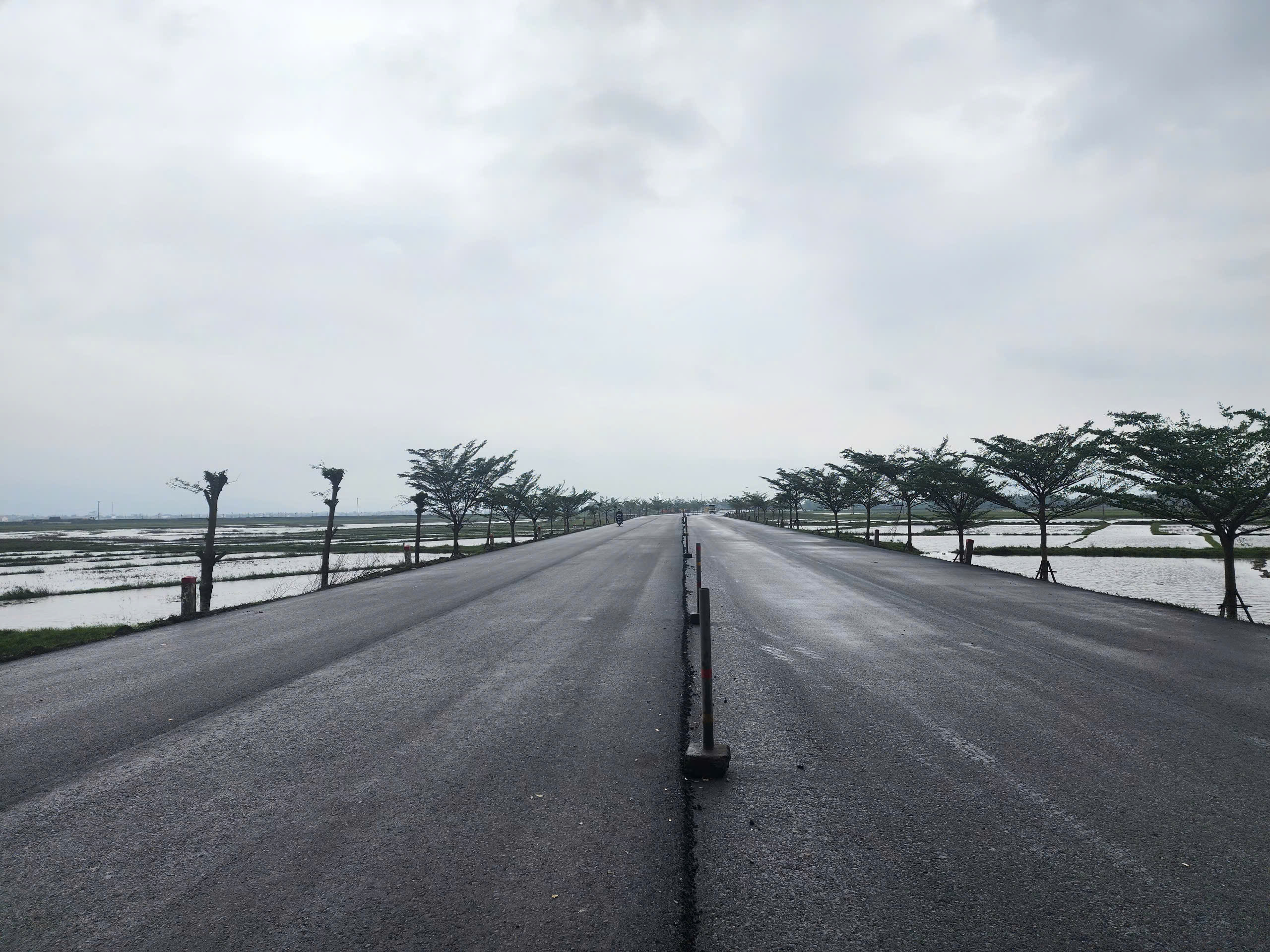 Hà Tĩnh: Rốt ráo sửa chữa các tuyến quốc lộ, tỉnh lộ hư hỏng sau sạt lở, ngập úng- Ảnh 1. Hà Tĩnh: Rốt ráo sửa chữa các tuyến quốc lộ, tỉnh lộ hư hỏng sau sạt lở, ngập úng- Ảnh 1.