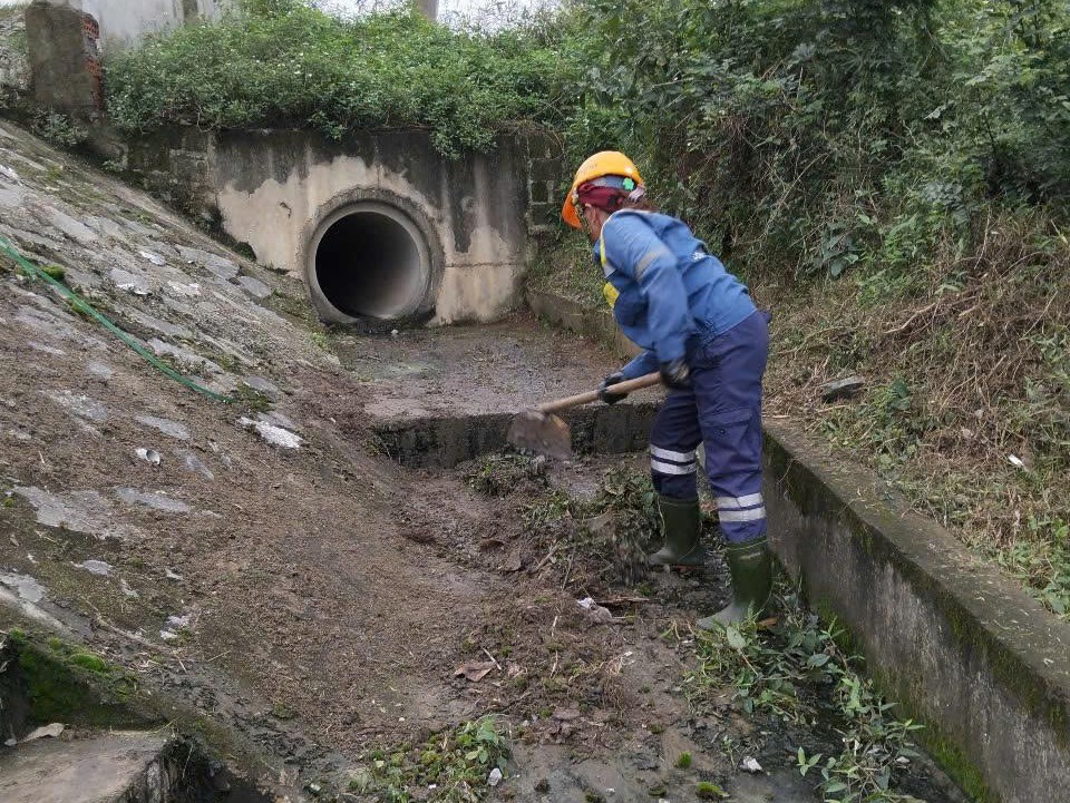 Hà Tĩnh: Rốt ráo sửa chữa các tuyến quốc lộ, tỉnh lộ hư hỏng sau sạt lở, ngập úng- Ảnh 3. Hà Tĩnh: Rốt ráo sửa chữa các tuyến quốc lộ, tỉnh lộ hư hỏng sau sạt lở, ngập úng- Ảnh 3.