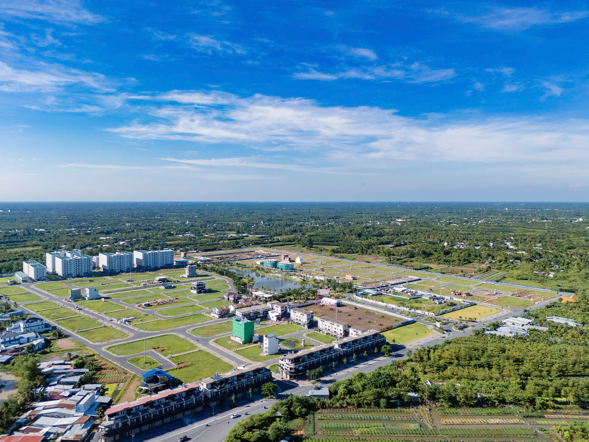 Giao dịch bất động sản ở Cần Thơ phục hồi, xây nhà ở xã hội vượt chỉ tiêu- Ảnh 2.