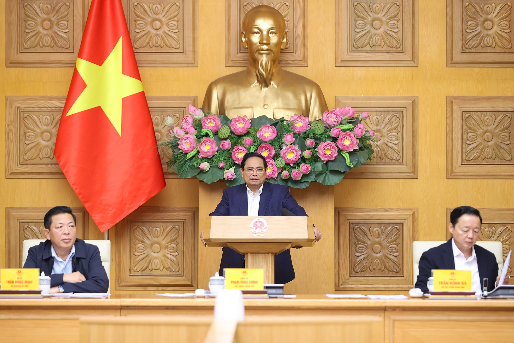 Thủ tướng: C&ocirc;ng khai dữ liệu bất động sản, kiểm so&aacute;t gi&aacute; ngay từ đầu v&agrave;o- Ảnh 2.