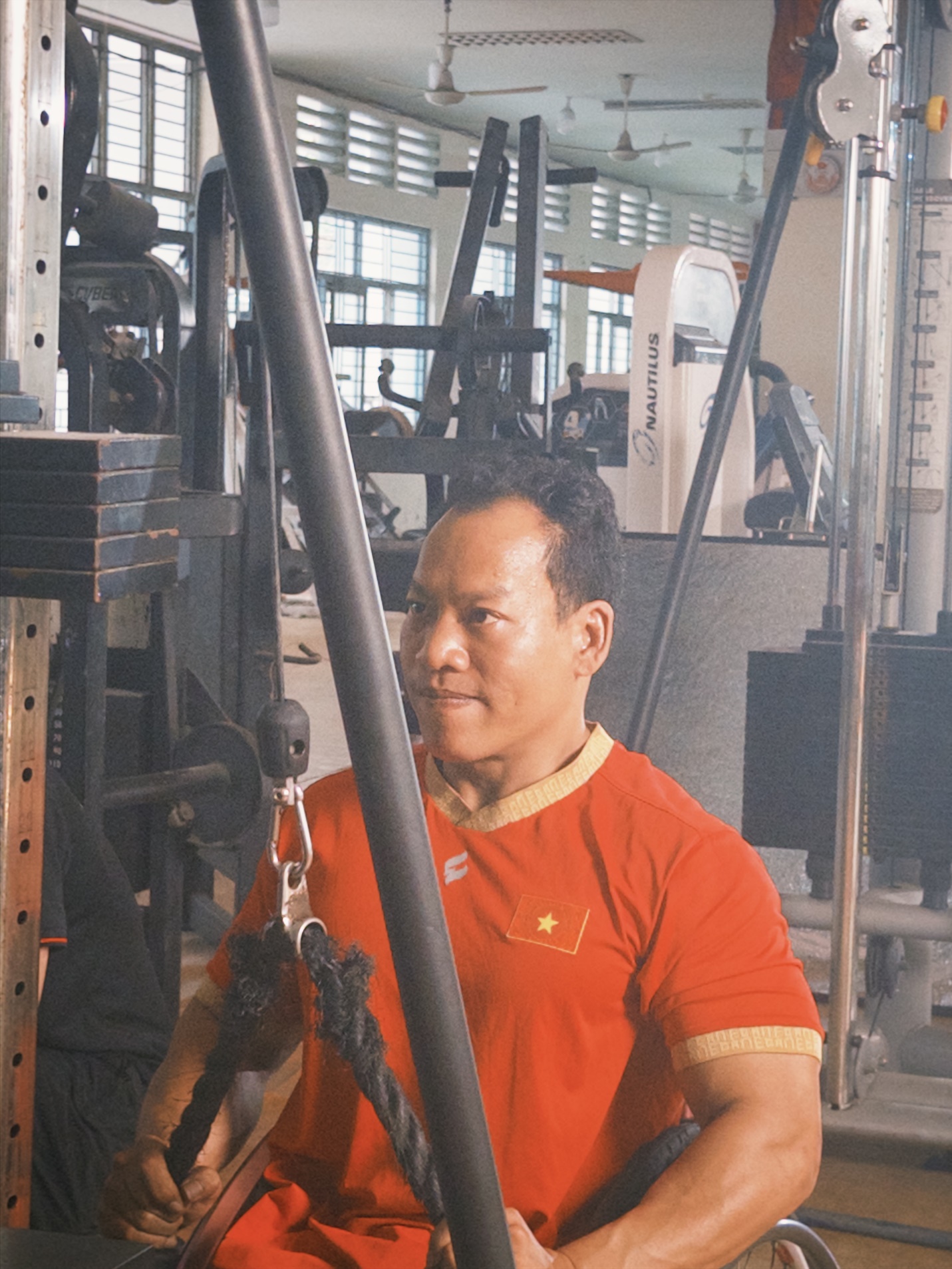 Ca kh&uacute;c &ldquo;Ch&acirc;n cứng đ&aacute; mềm&rdquo; cổ vũ tinh thần thể thao Việt Nam- Ảnh 3.