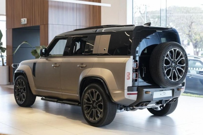 Land Rover Defender OCTA về Việt Nam, đối thủ nặng ký của Mercedes G63- Ảnh 3. Land Rover Defender OCTA về Việt Nam, đối thủ nặng ký của Mercedes G63- Ảnh 3.