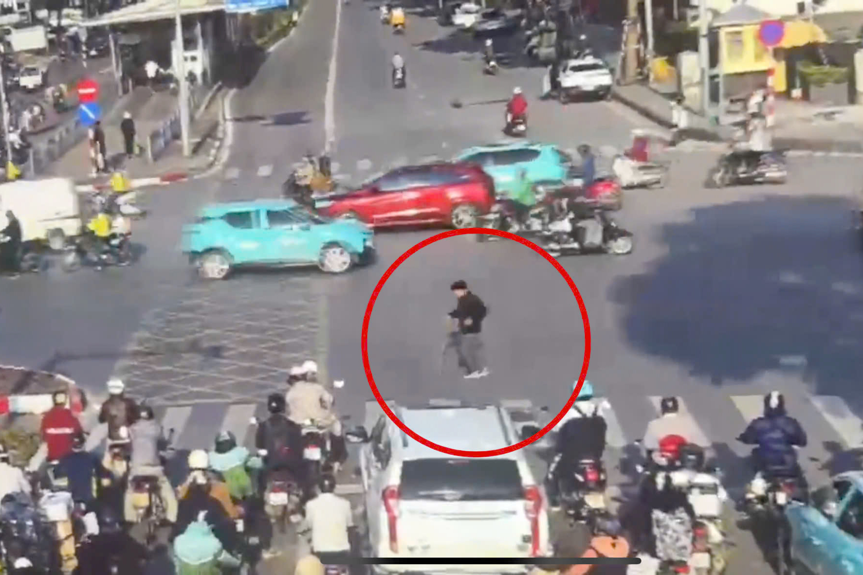 H&agrave; Nội: Nhờ camera AI hỗ trợ, cụ &ocirc;ng đi lạc được đưa về nh&agrave; an to&agrave;n- Ảnh 1.