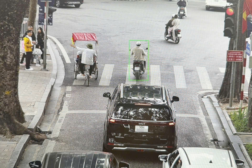 Hà Nội: Hình ảnh hàng loạt ô tô, xe máy vi phạm bị camera AI "bắt quả tang"- Ảnh 12. Hà Nội: Hình ảnh hàng loạt ô tô, xe máy vi phạm bị camera AI "bắt quả tang"- Ảnh 12.