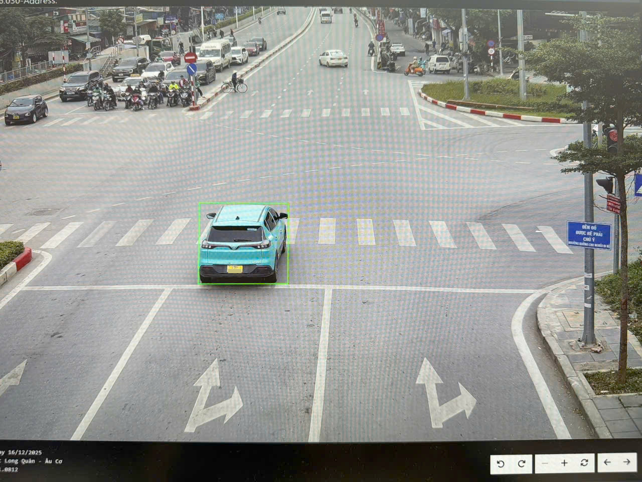 Hà Nội: Hình ảnh hàng loạt ô tô, xe máy vi phạm bị camera AI "bắt quả tang"- Ảnh 8. Hà Nội: Hình ảnh hàng loạt ô tô, xe máy vi phạm bị camera AI "bắt quả tang"- Ảnh 8.